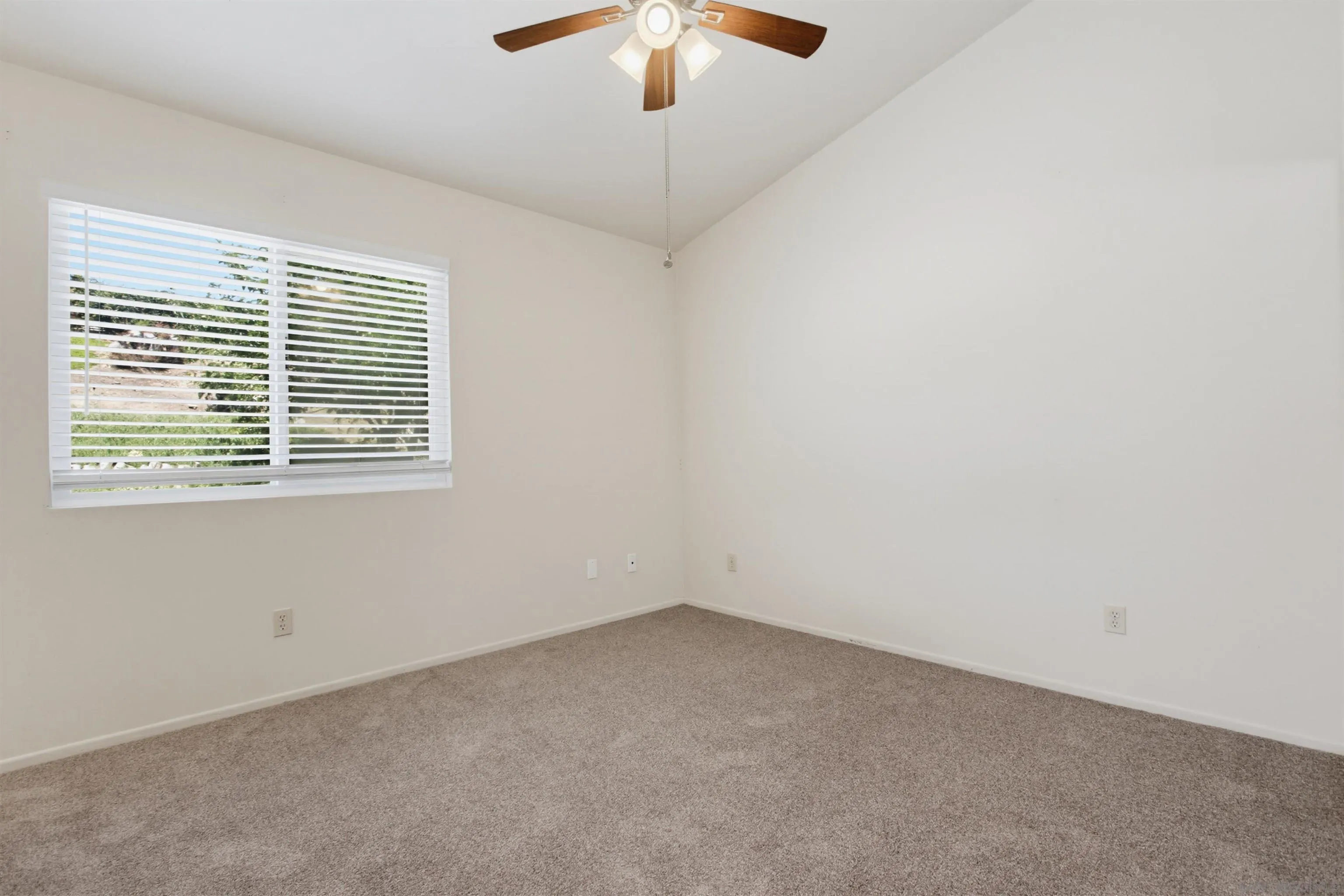 https://cdn.realtyfeed.com/cdn/127/260019536/59cc76681cb75f6378631f141aff4c3f.webp