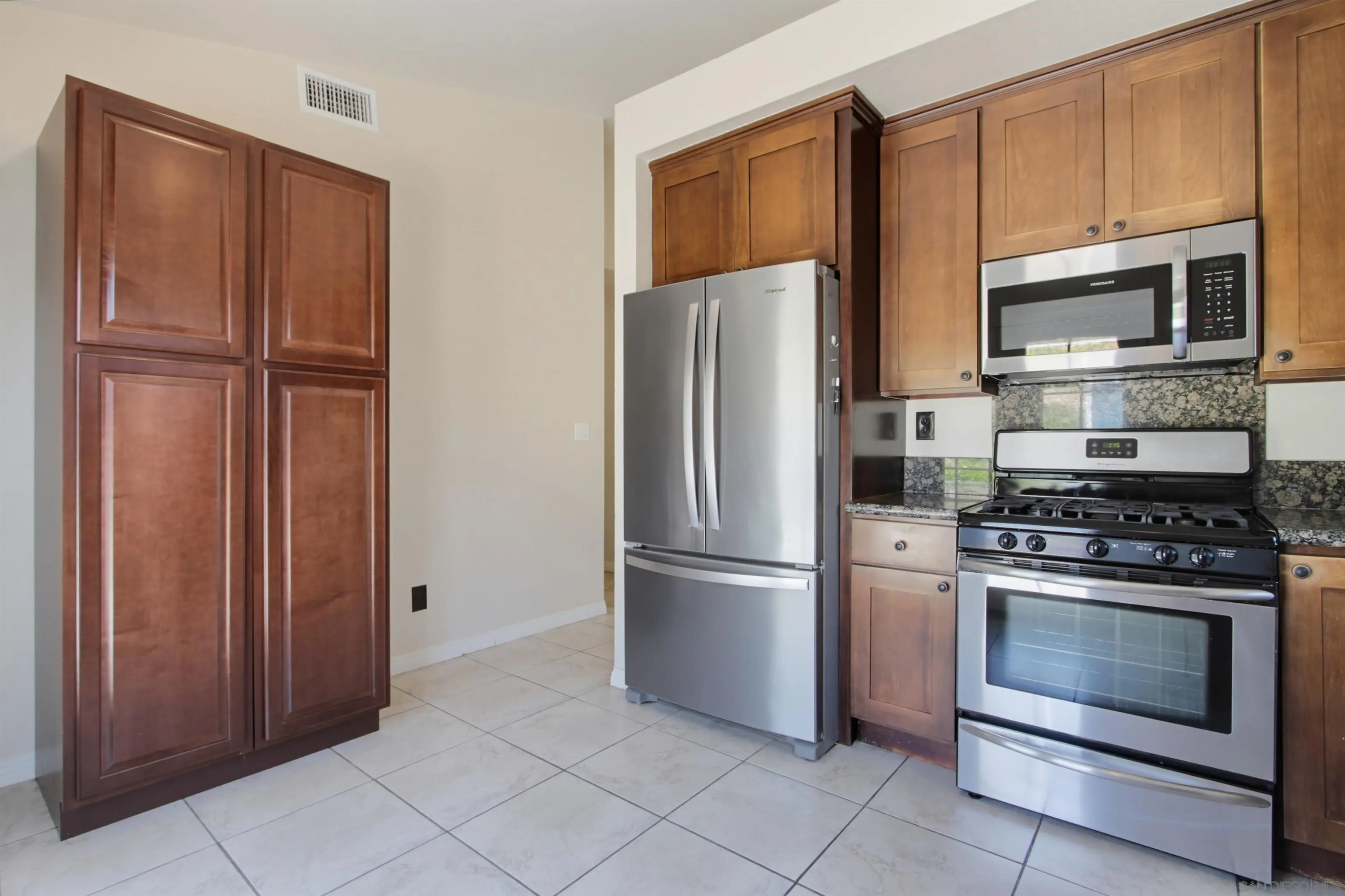 https://cdn.realtyfeed.com/cdn/127/260019536/73638818a3e86e622d398b2cbe096545.webp