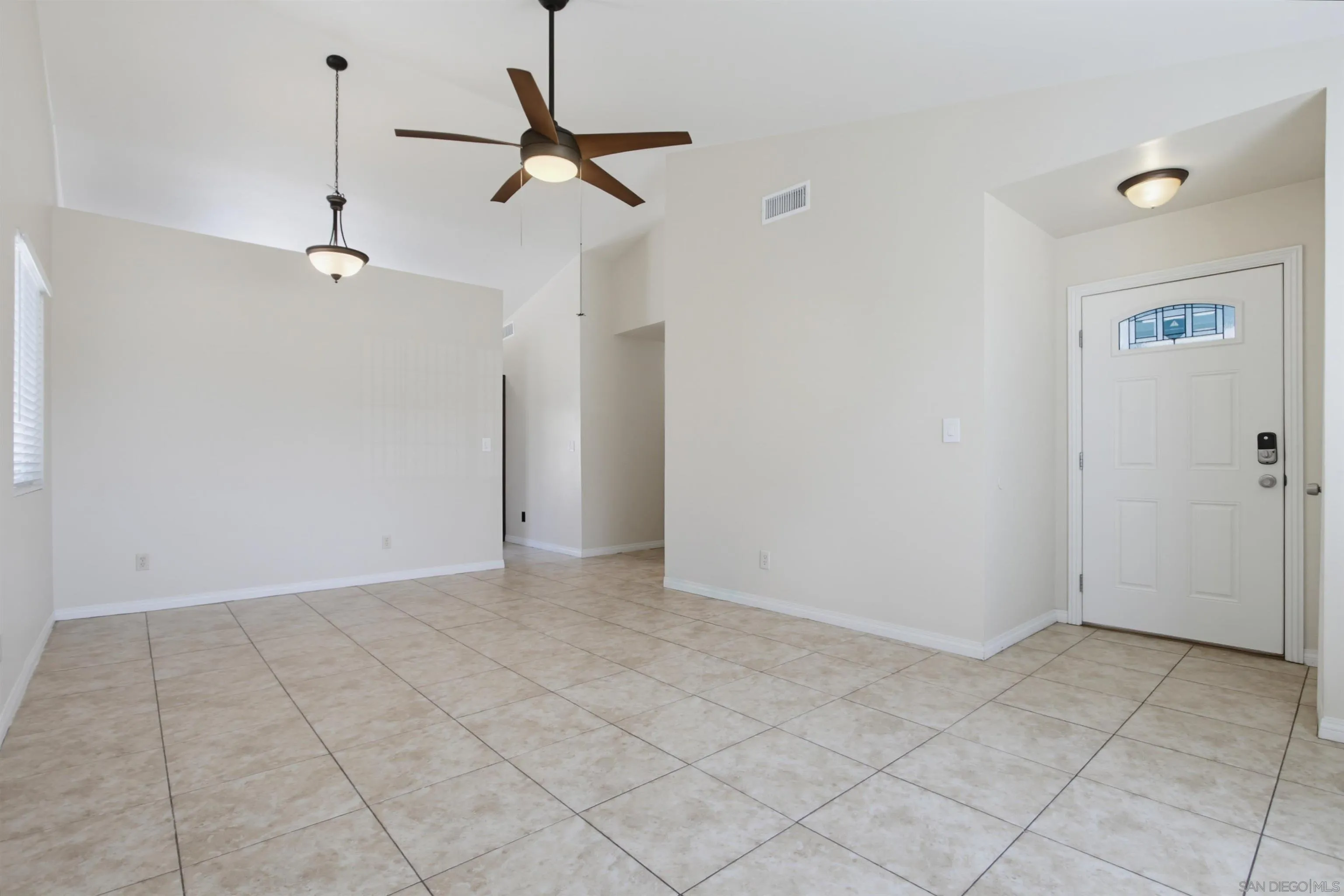 https://cdn.realtyfeed.com/cdn/127/260019536/b6634c4b7b5fe621dfd94e84fbbe4603.webp