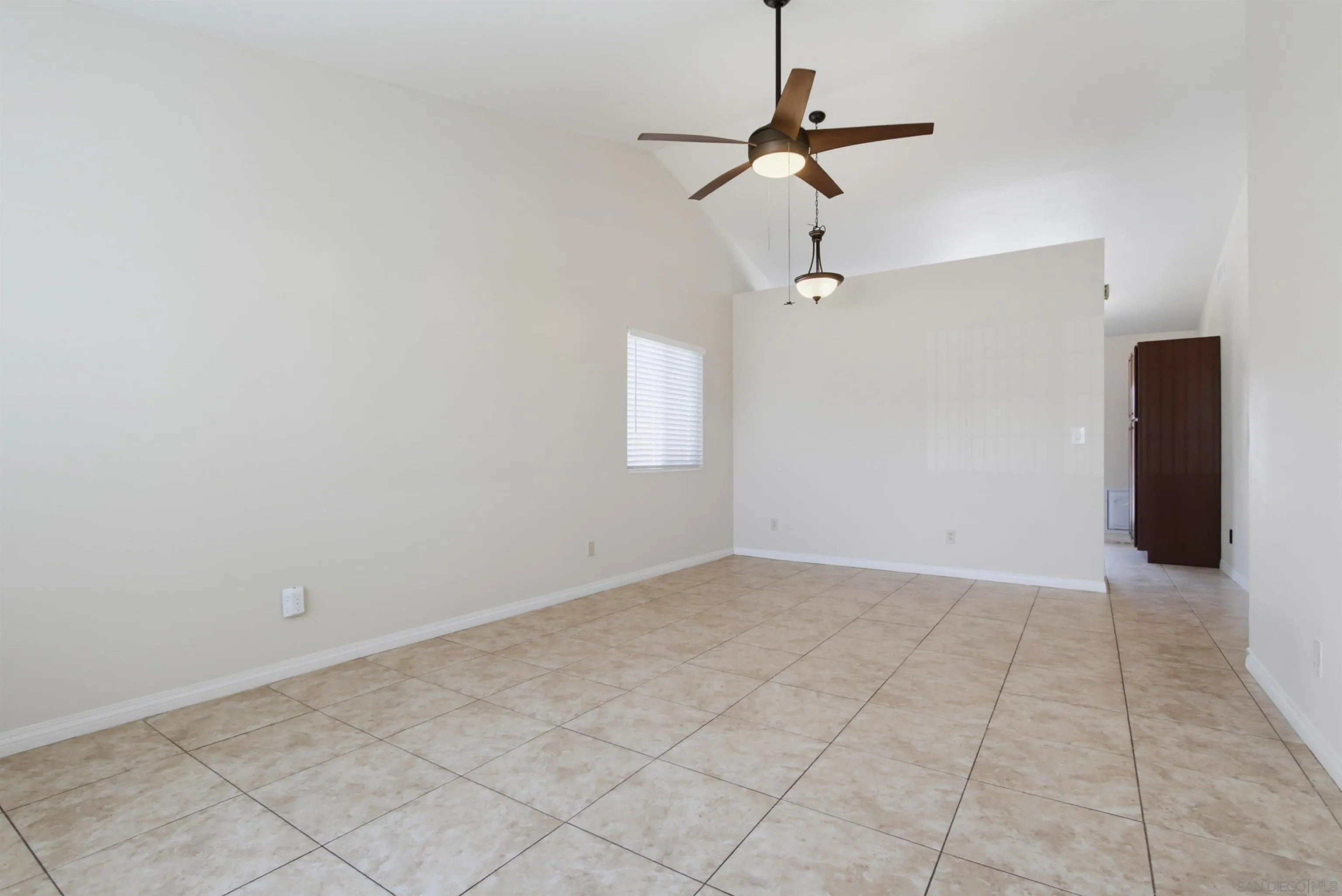 https://cdn.realtyfeed.com/cdn/127/260019536/c4e8ba4a90d289936e6544cd1588c3f7.webp