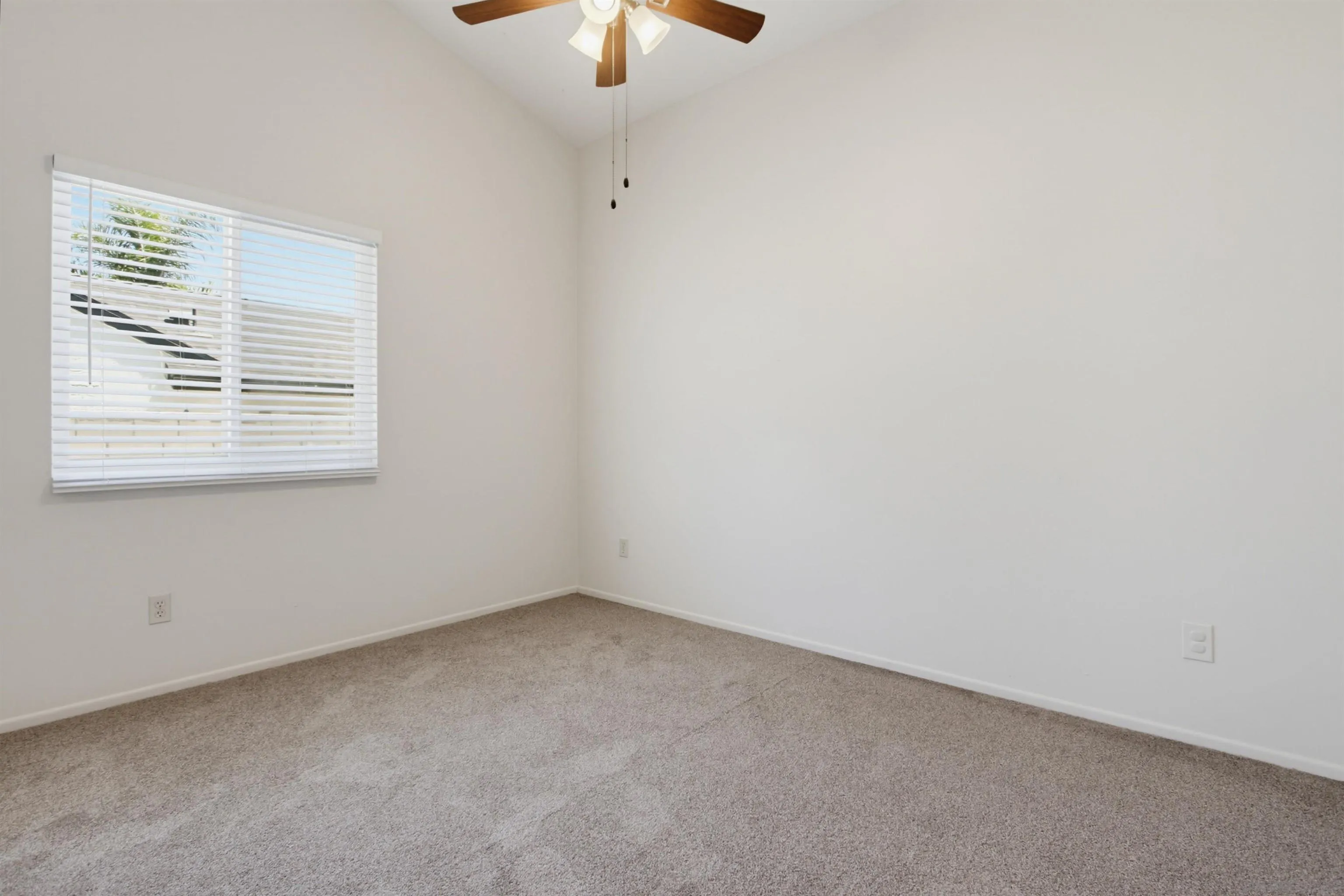 https://cdn.realtyfeed.com/cdn/127/260019536/cece3eaa87e9cf328d8e89ab1d37d98c.webp