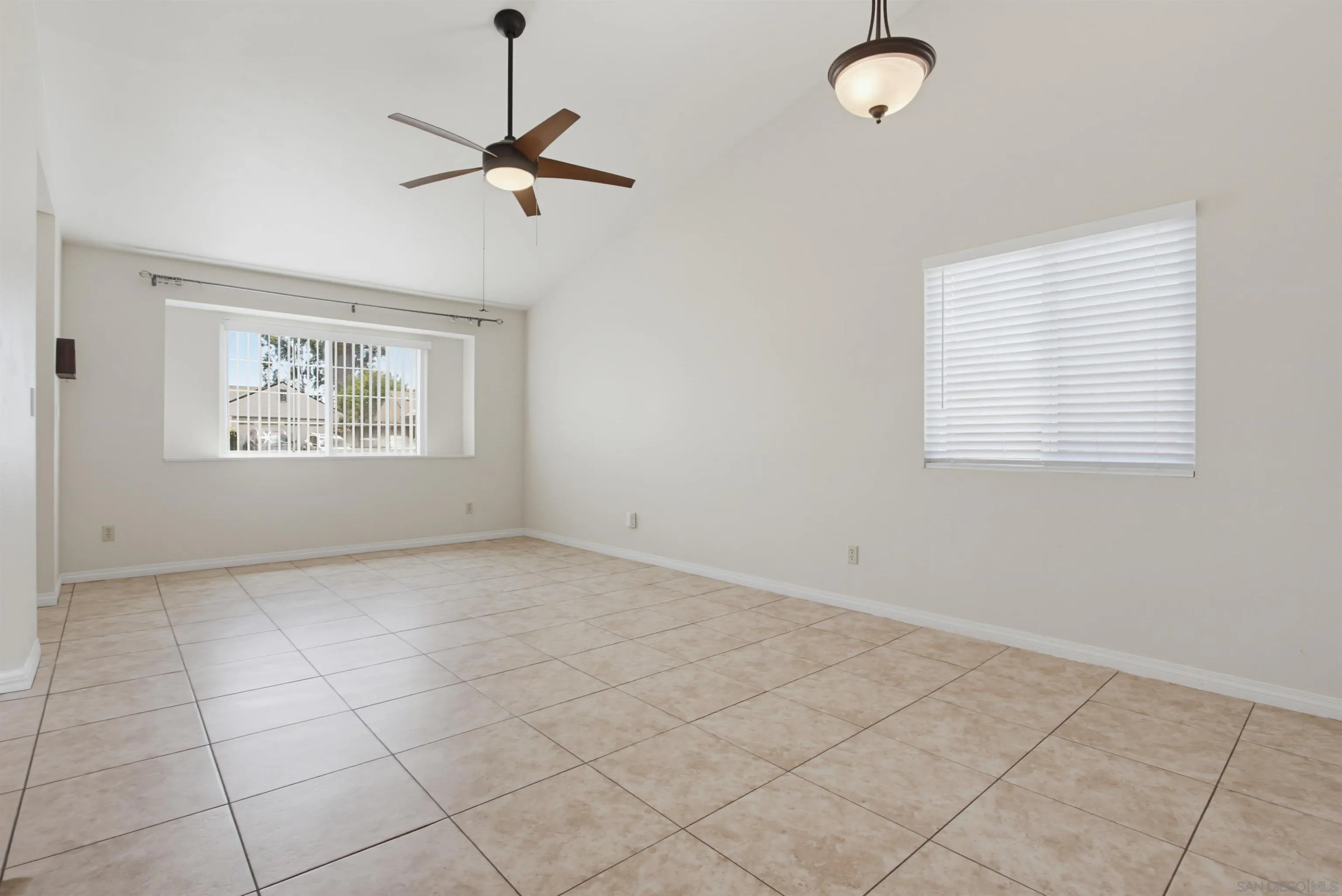 https://cdn.realtyfeed.com/cdn/127/260019536/d11000bf40d24a5f2f98ffd8064c4643.webp
