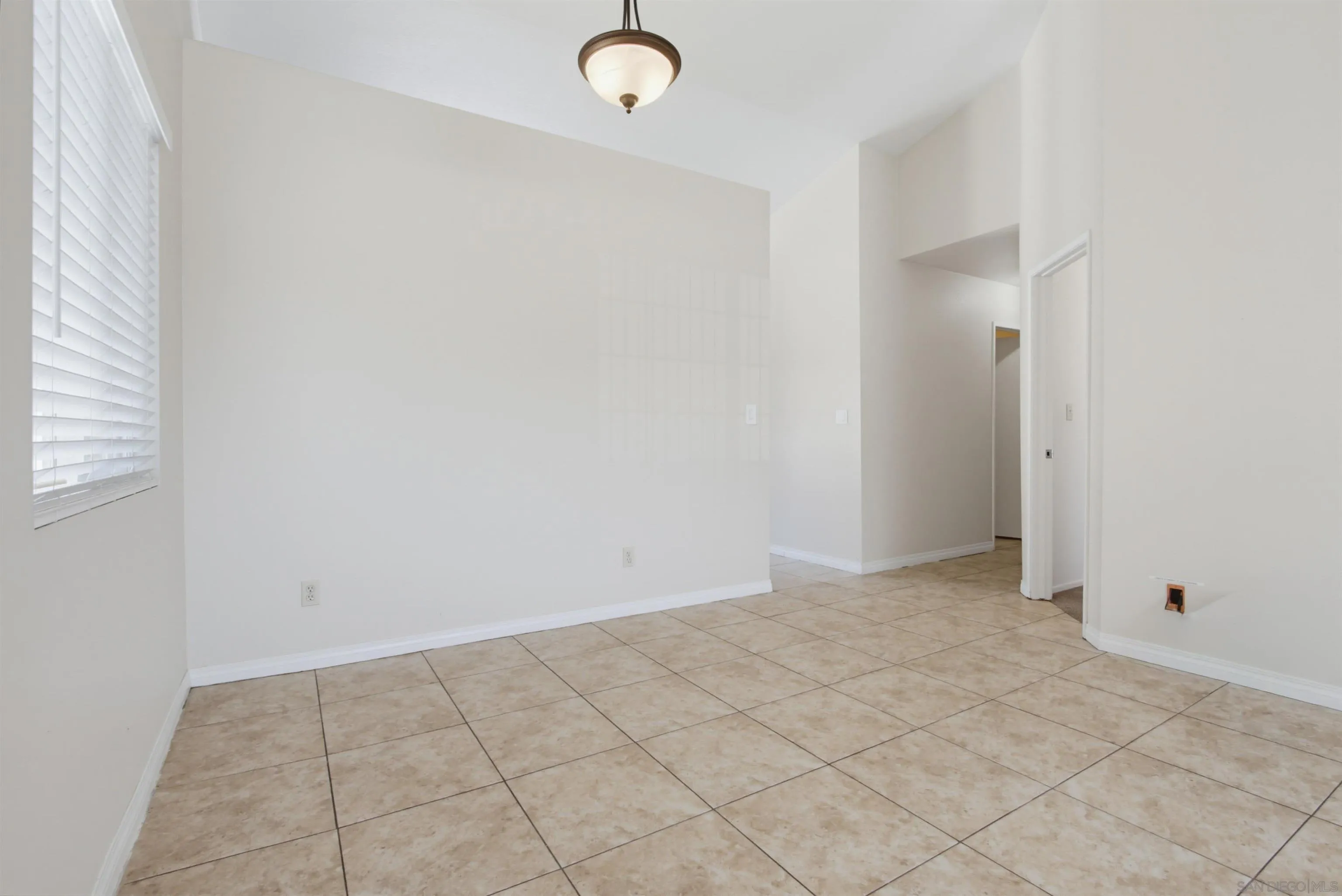 https://cdn.realtyfeed.com/cdn/127/260019536/e30572d751d224c13acc50eaae3e04f1.webp