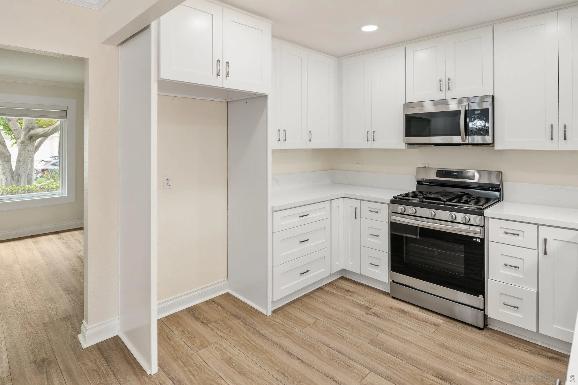 https://cdn.realtyfeed.com/cdn/127/260019539/78549ff03112cb974aadaa51bf5825d1.webp