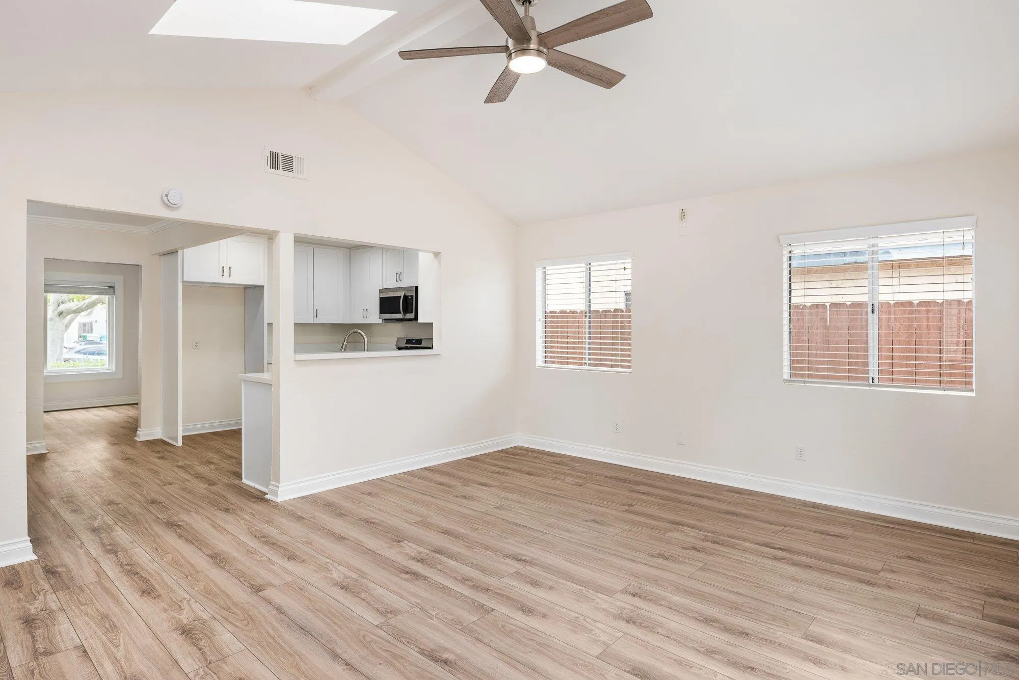 https://cdn.realtyfeed.com/cdn/127/260019539/b023b1125c5a6194bd33fddcafd704e7.webp