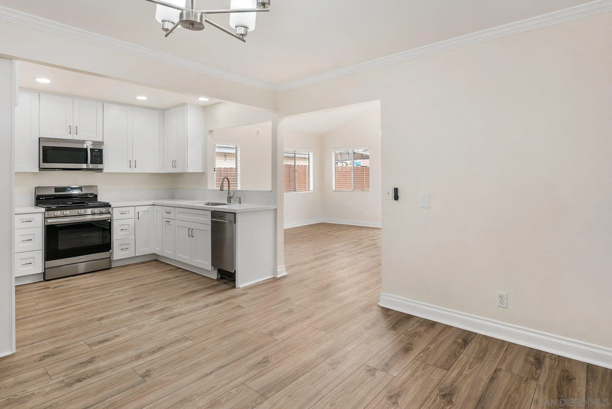 https://cdn.realtyfeed.com/cdn/127/260019539/b8077652061ed10a4889d478b052be0f.webp
