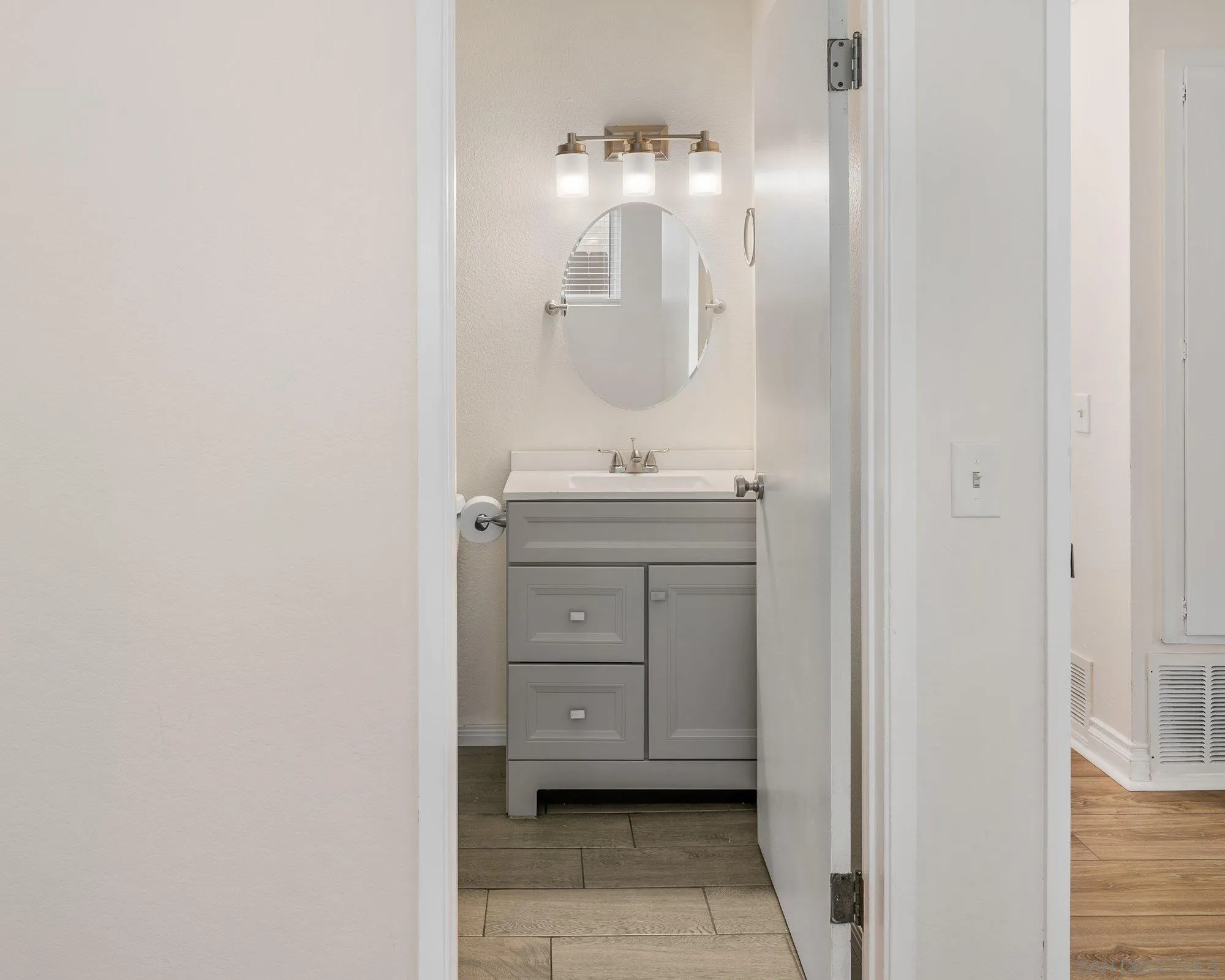https://cdn.realtyfeed.com/cdn/127/260019539/cee8fe94c7ae438e8636473a08b653be.webp