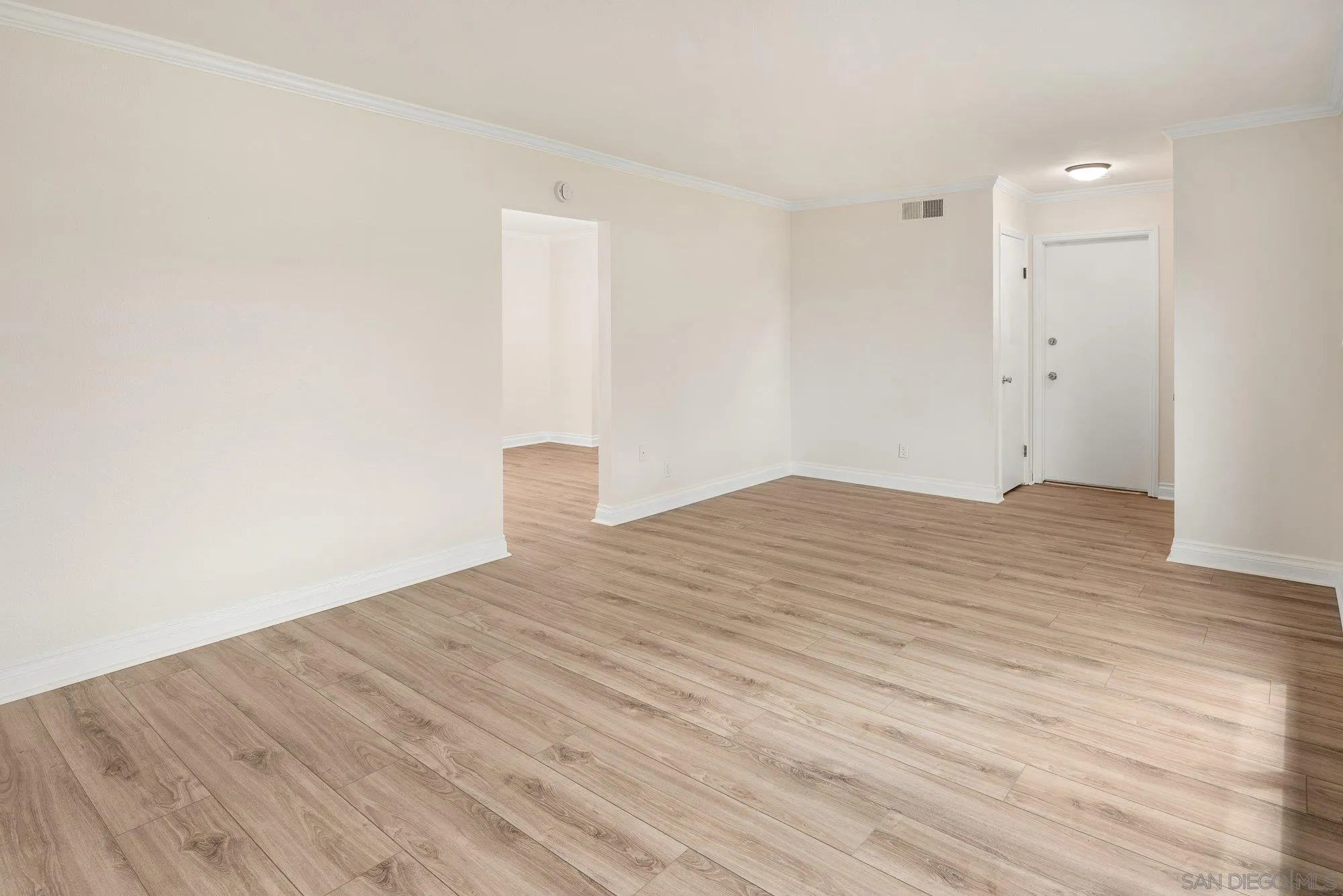 https://cdn.realtyfeed.com/cdn/127/260019539/dad12d902798984901df13b29b4a1949.webp