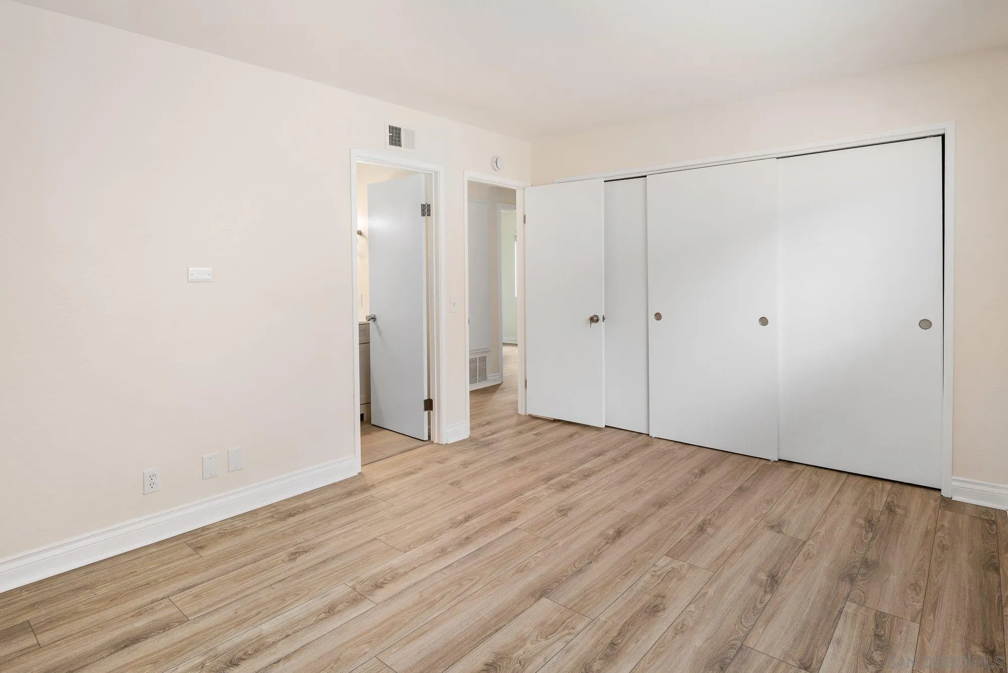 https://cdn.realtyfeed.com/cdn/127/260019539/e0bc34b5efef8d25a52ee34e21f67a3f.webp