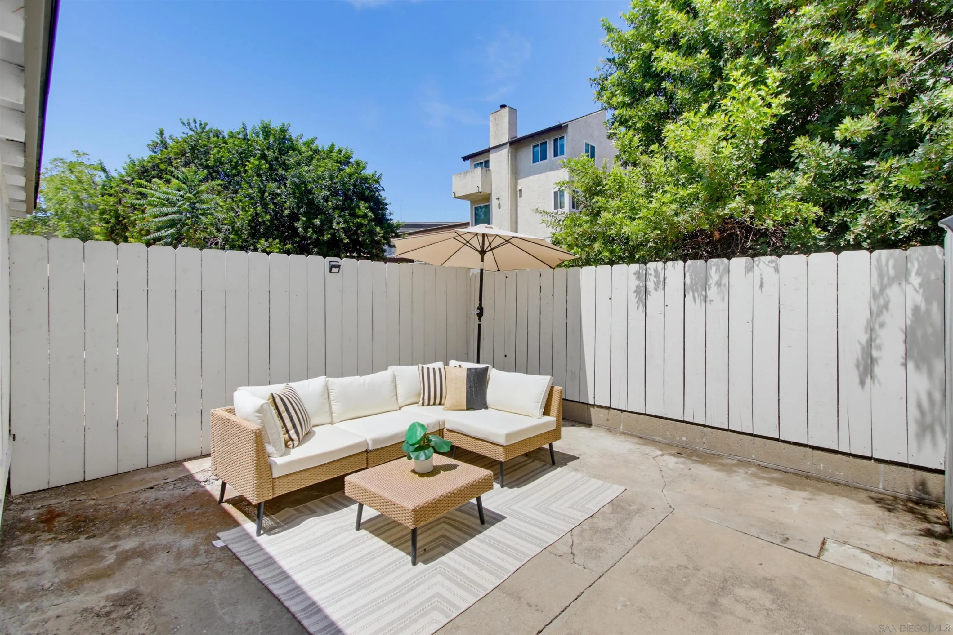 https://cdn.realtyfeed.com/cdn/127/260019541/1b61e8de50402aff5ae4d4a2e214d5ae.webp