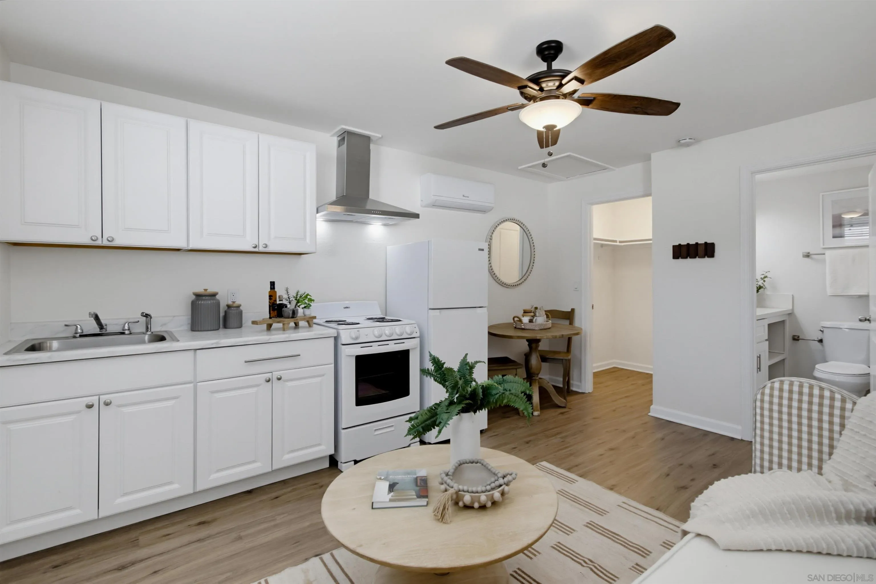 https://cdn.realtyfeed.com/cdn/127/260019541/32fb694bf8faedbdbc870f6911649067.webp