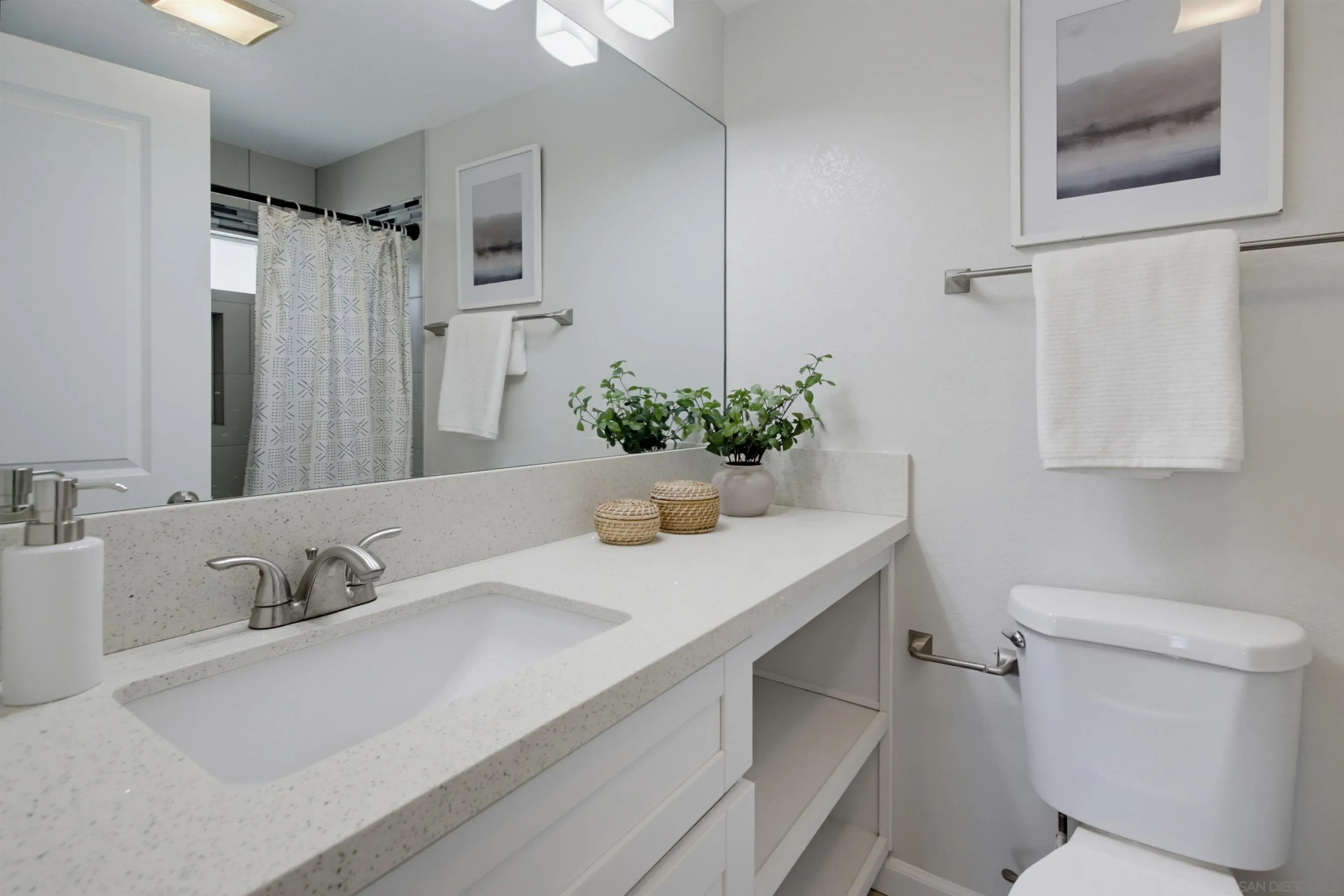 https://cdn.realtyfeed.com/cdn/127/260019541/377d3dd7aaba1d696ecd84264e029436.webp