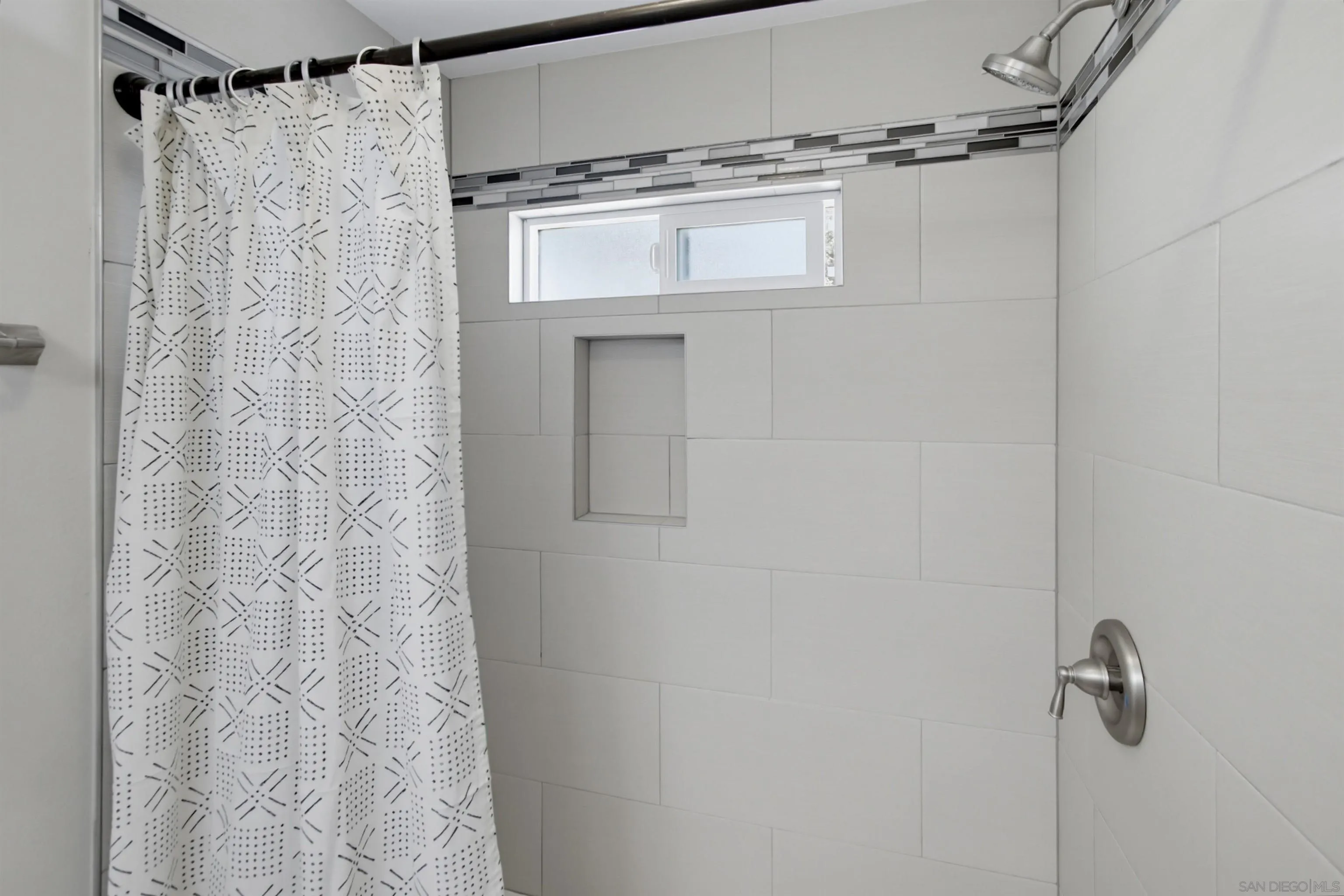 https://cdn.realtyfeed.com/cdn/127/260019541/9b85b433d99e13534ce34936d1acea22.webp