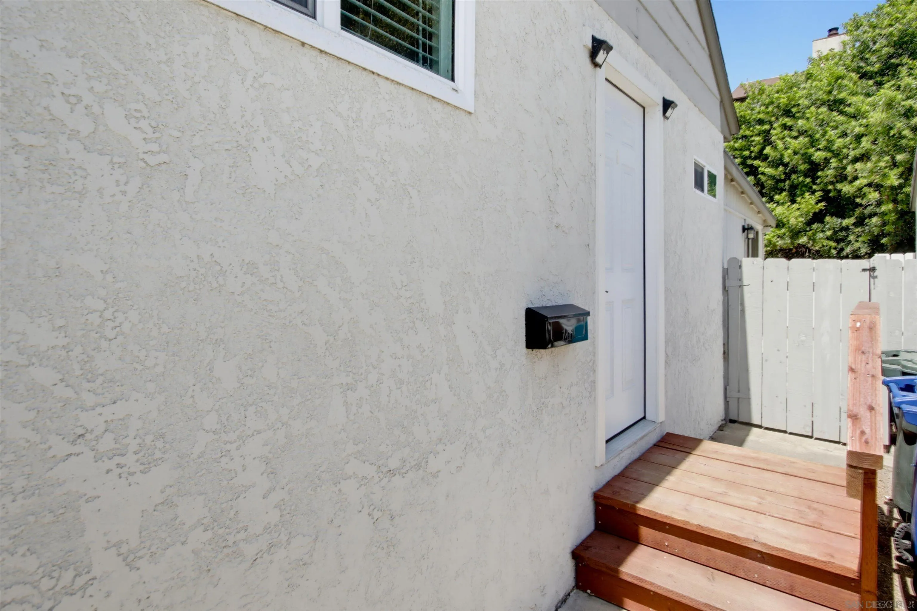 https://cdn.realtyfeed.com/cdn/127/260019541/a469fc5933ed31618210a152184fd74b.webp