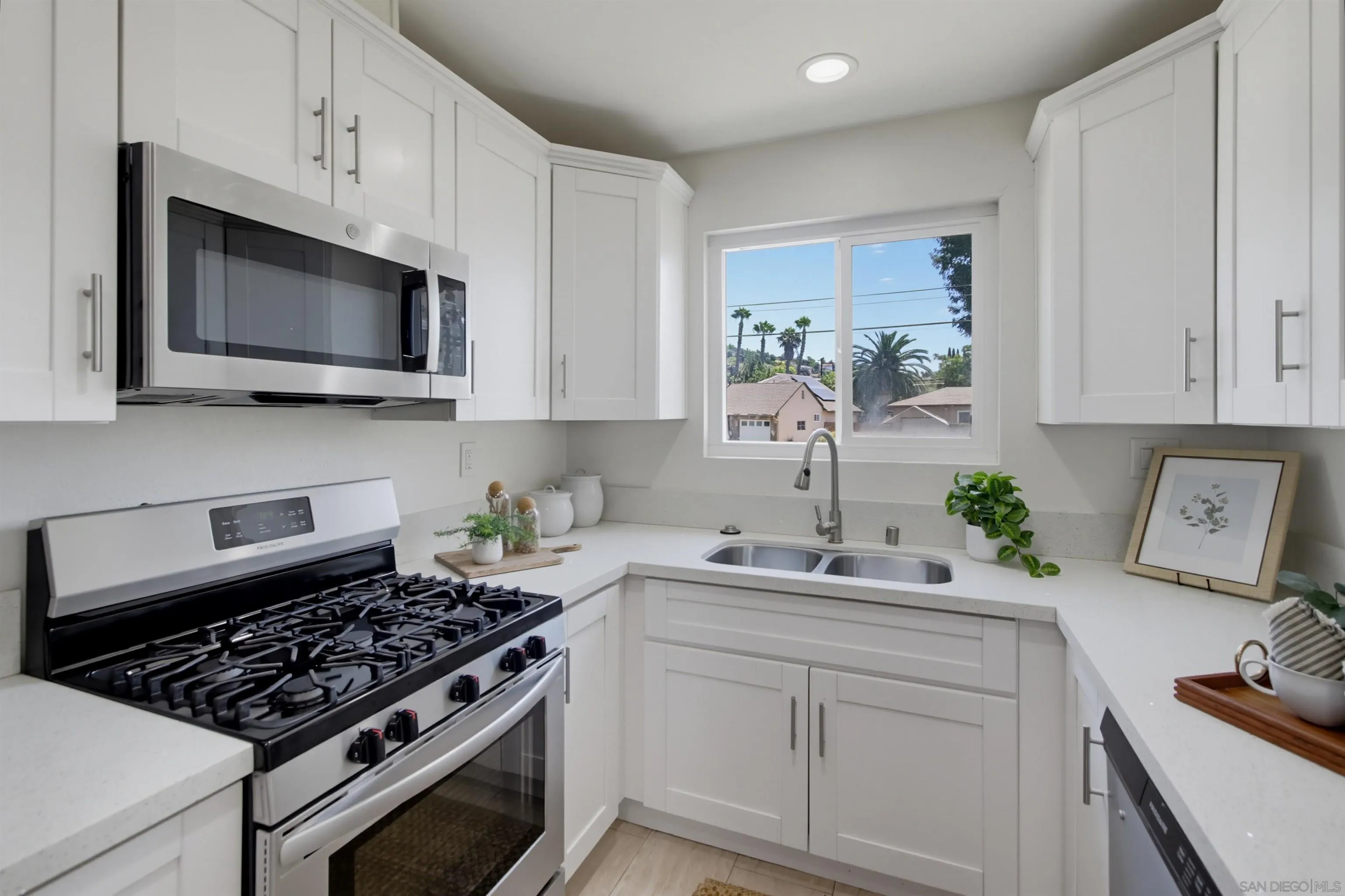 https://cdn.realtyfeed.com/cdn/127/260019541/a6894f96a32018115543bb6db314bb4e.webp