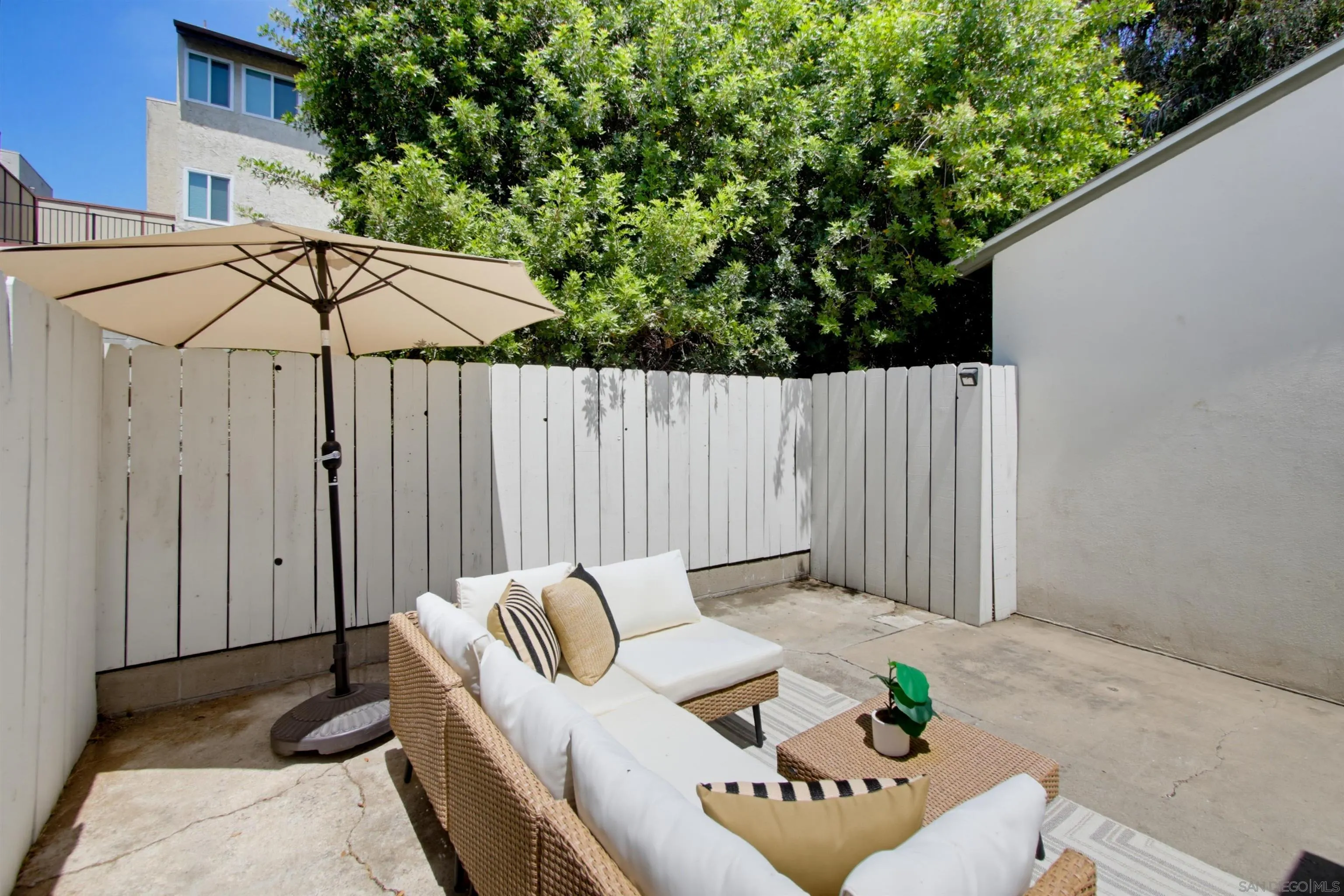 https://cdn.realtyfeed.com/cdn/127/260019541/d0ecf5a019c8e3a7ebc20edbbce938c2.webp