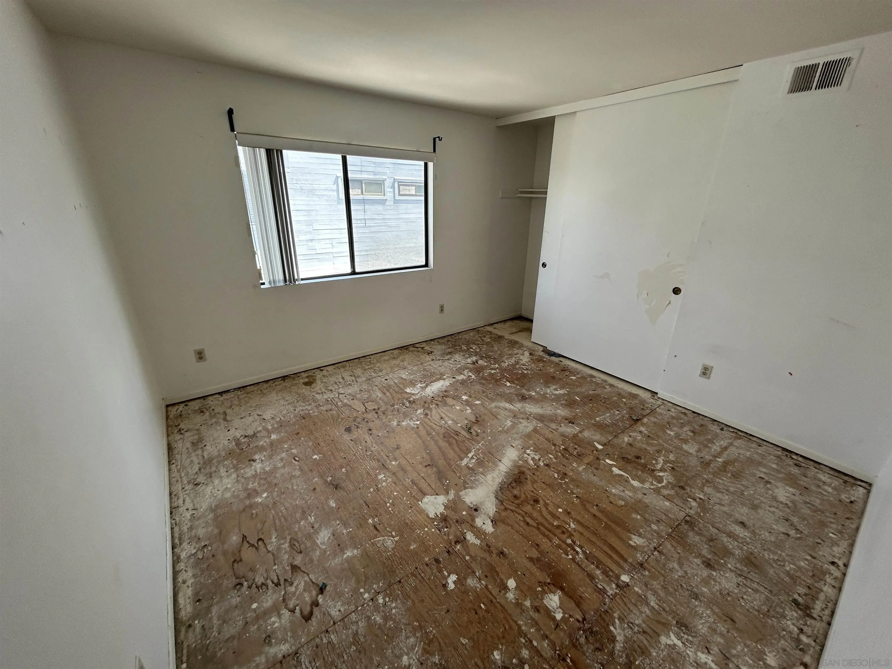 https://cdn.realtyfeed.com/cdn/127/260019542/13cd8aca2aea184b4dd680ae4b65636f.webp