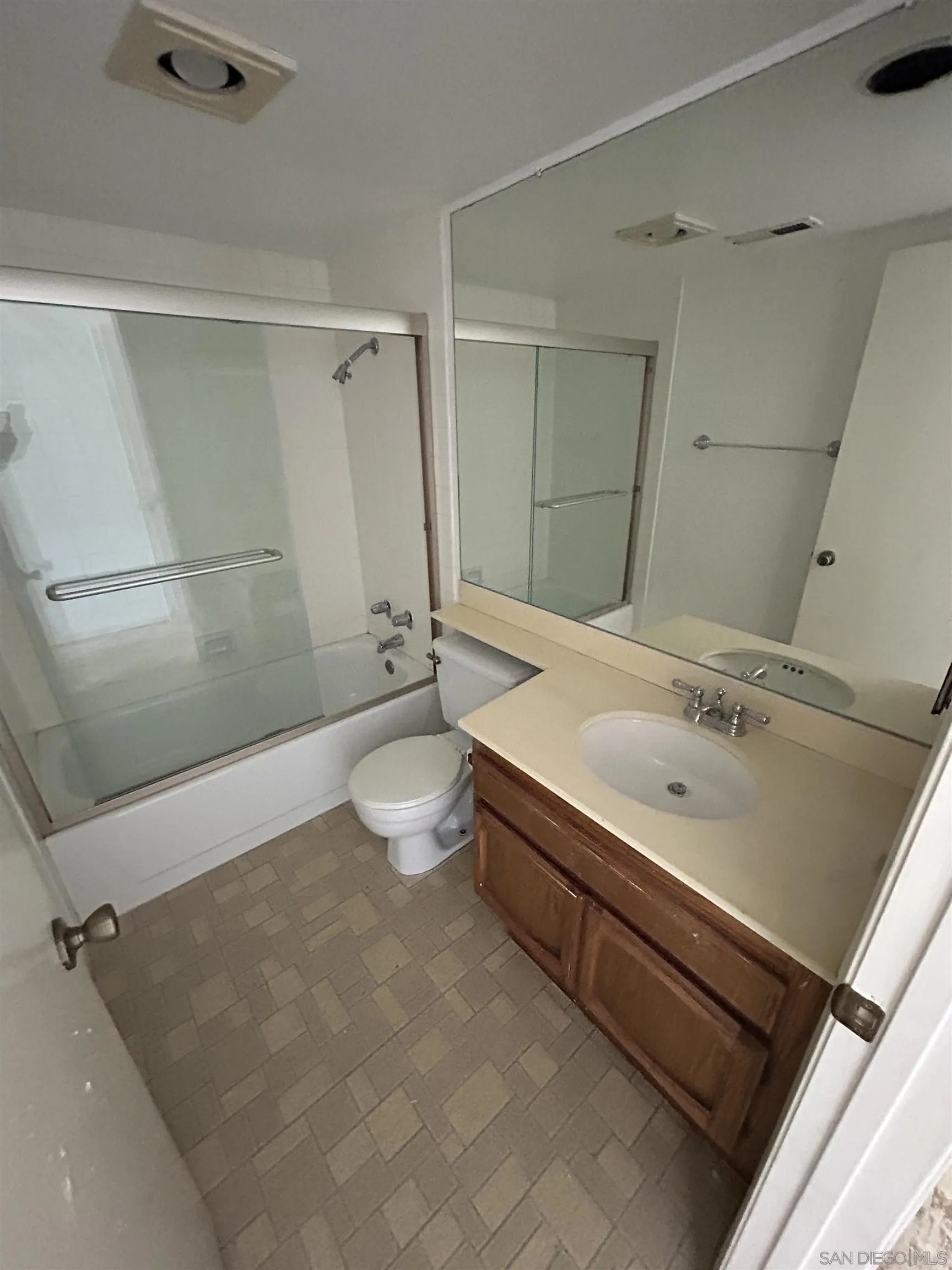 https://cdn.realtyfeed.com/cdn/127/260019542/8c1ef0a2d8ae1fdc3a3b9fa38a83f05a.webp