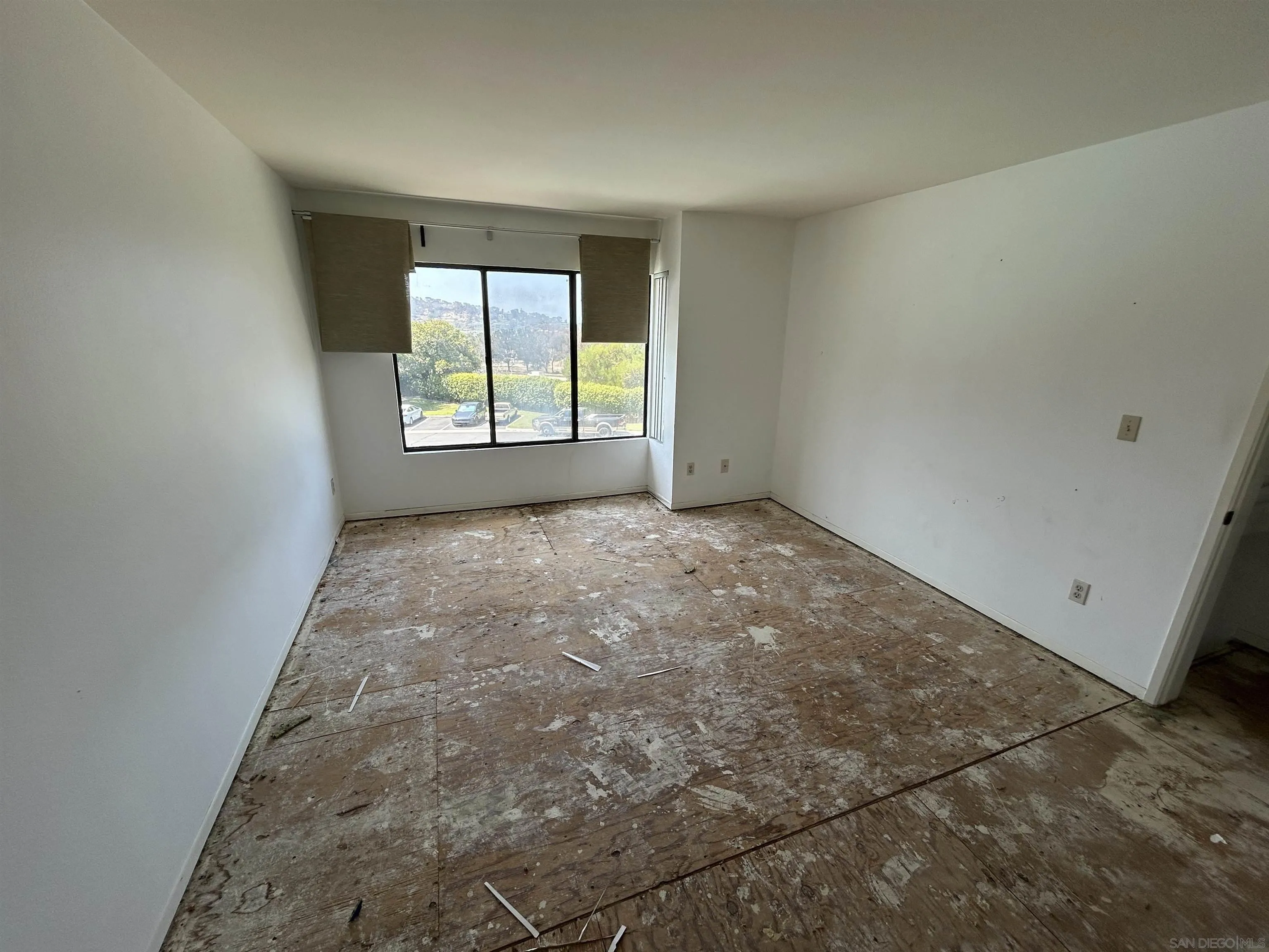 https://cdn.realtyfeed.com/cdn/127/260019542/edc1a1da762f340685f08b4c297cf12e.webp