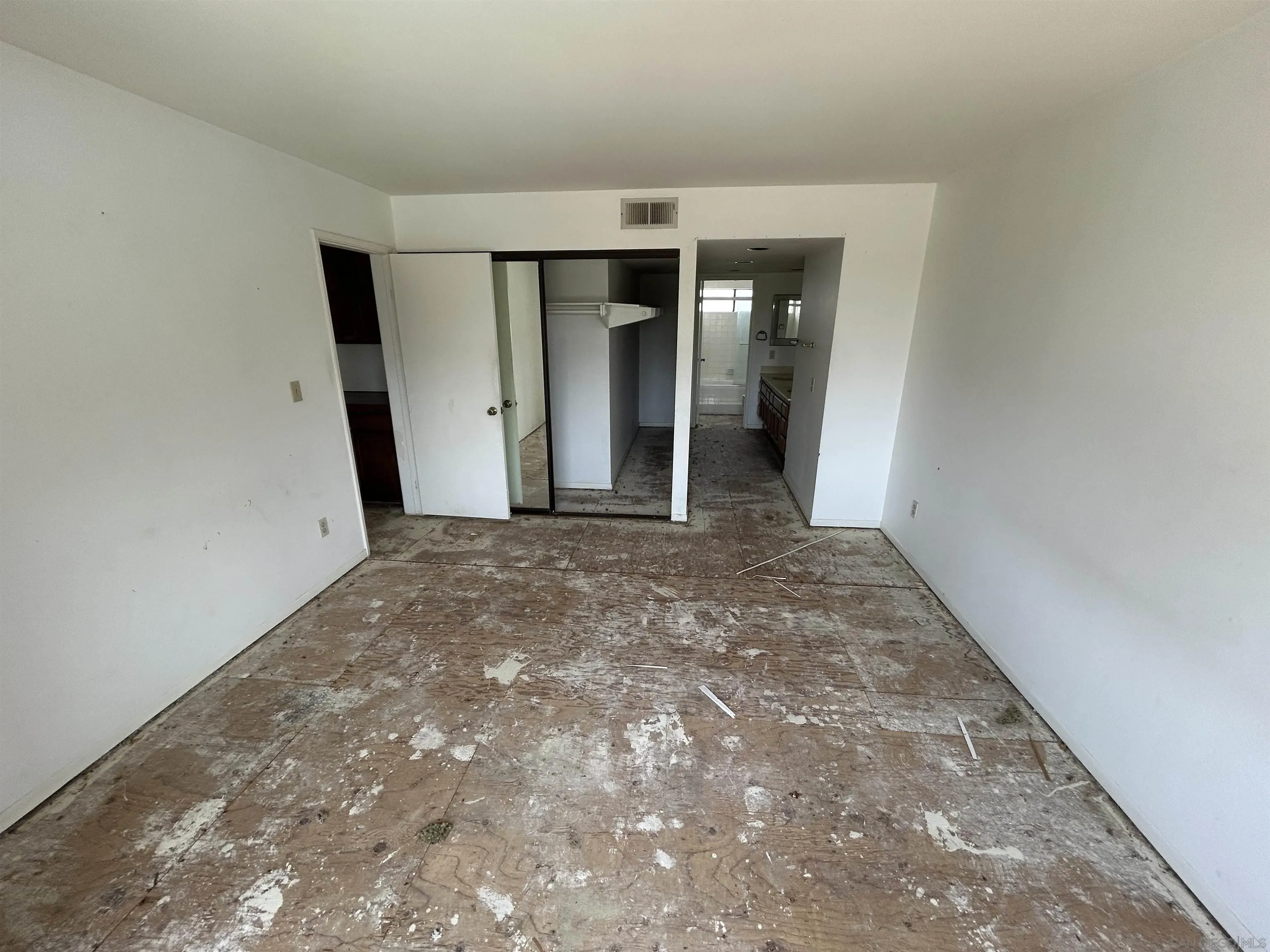 https://cdn.realtyfeed.com/cdn/127/260019542/f617d5d1f7feaa2d2e534a2c7ac40688.webp