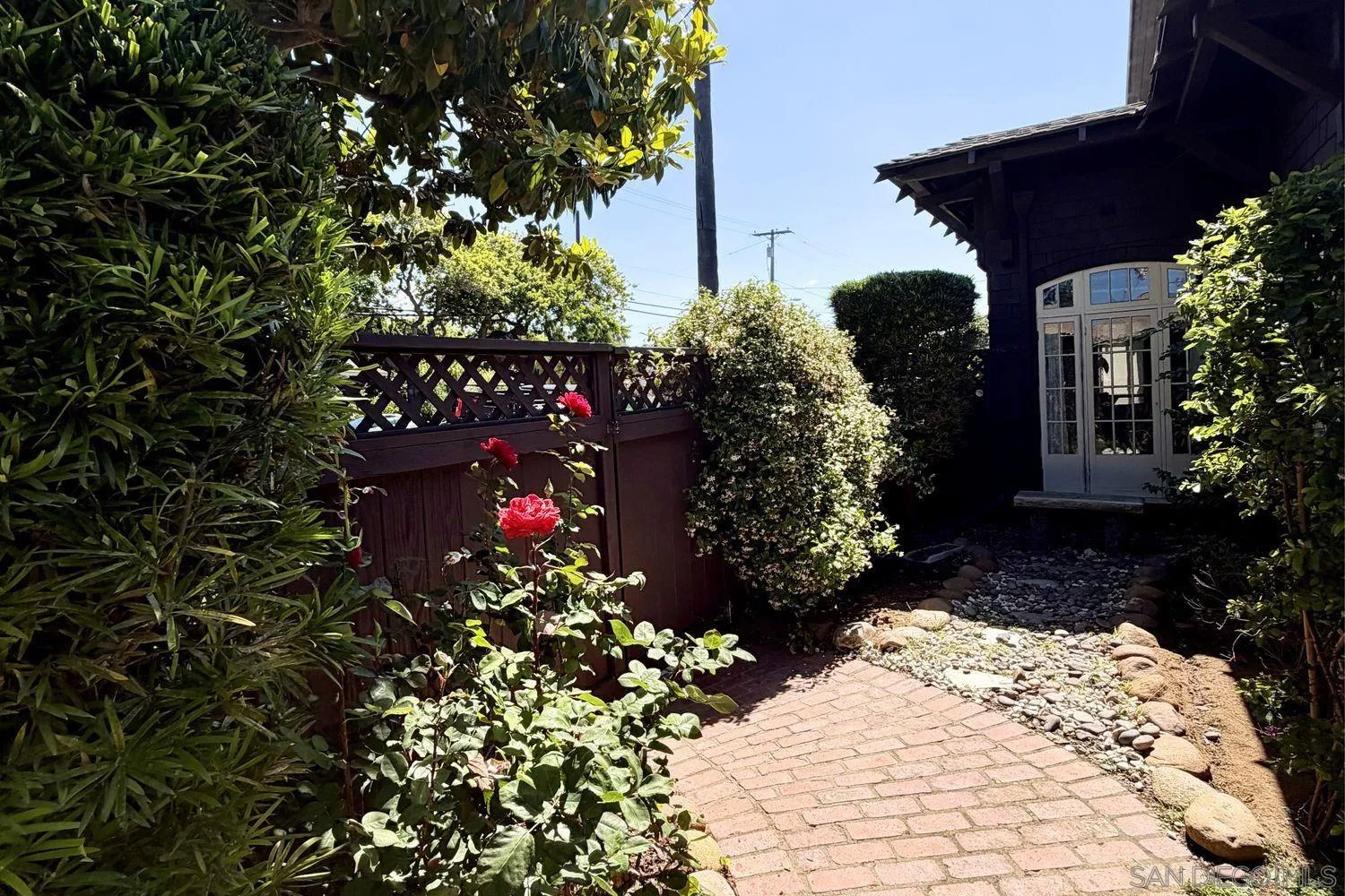 https://cdn.realtyfeed.com/cdn/127/260019543/721a64225ef51201710b1da91ed6891c.webp