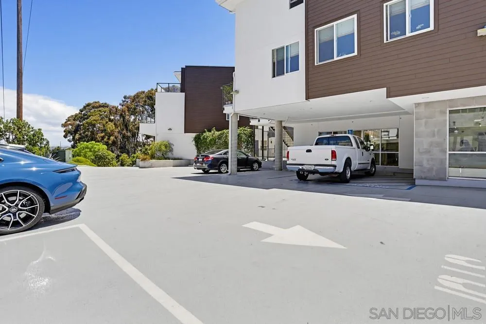 Photo #4: 260019544 Listing: Photo #4