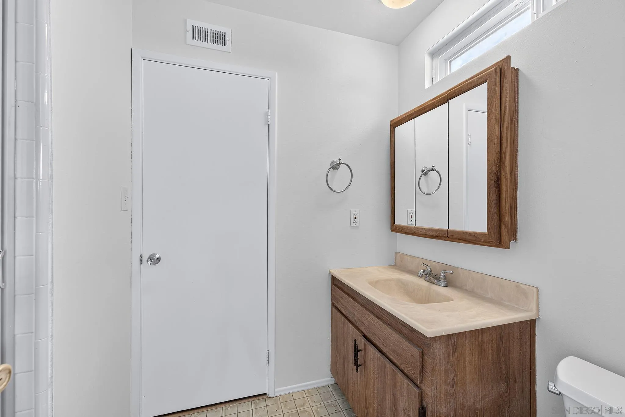 https://cdn.realtyfeed.com/cdn/127/260019553/509dd52c3351c63f55e9ed0e9b082db4.webp