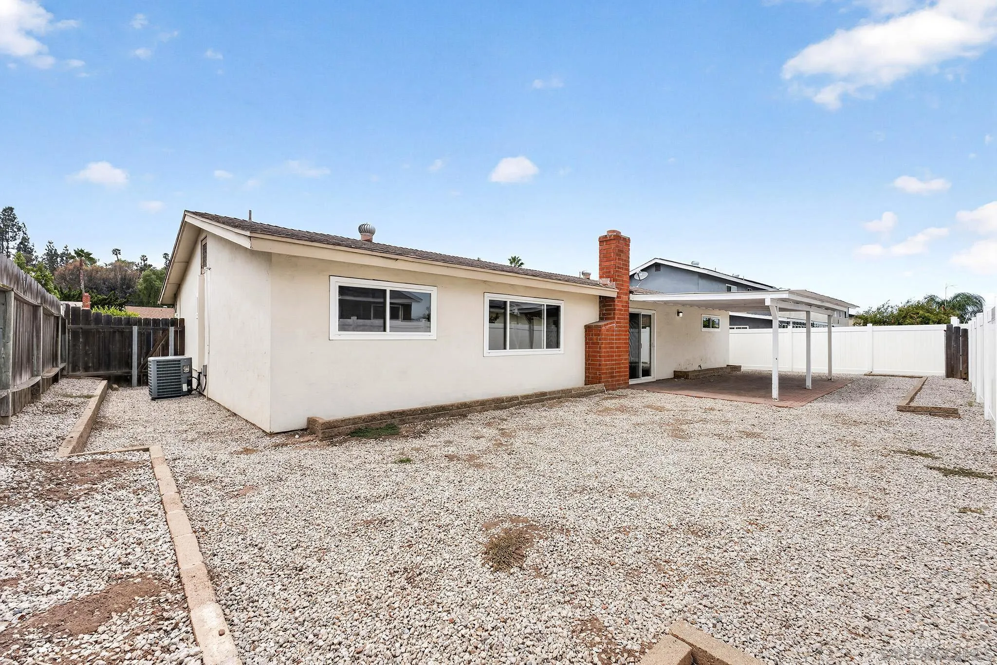 https://cdn.realtyfeed.com/cdn/127/260019553/61ce5159bd8f3f0d6c9f17d94479dd94.webp