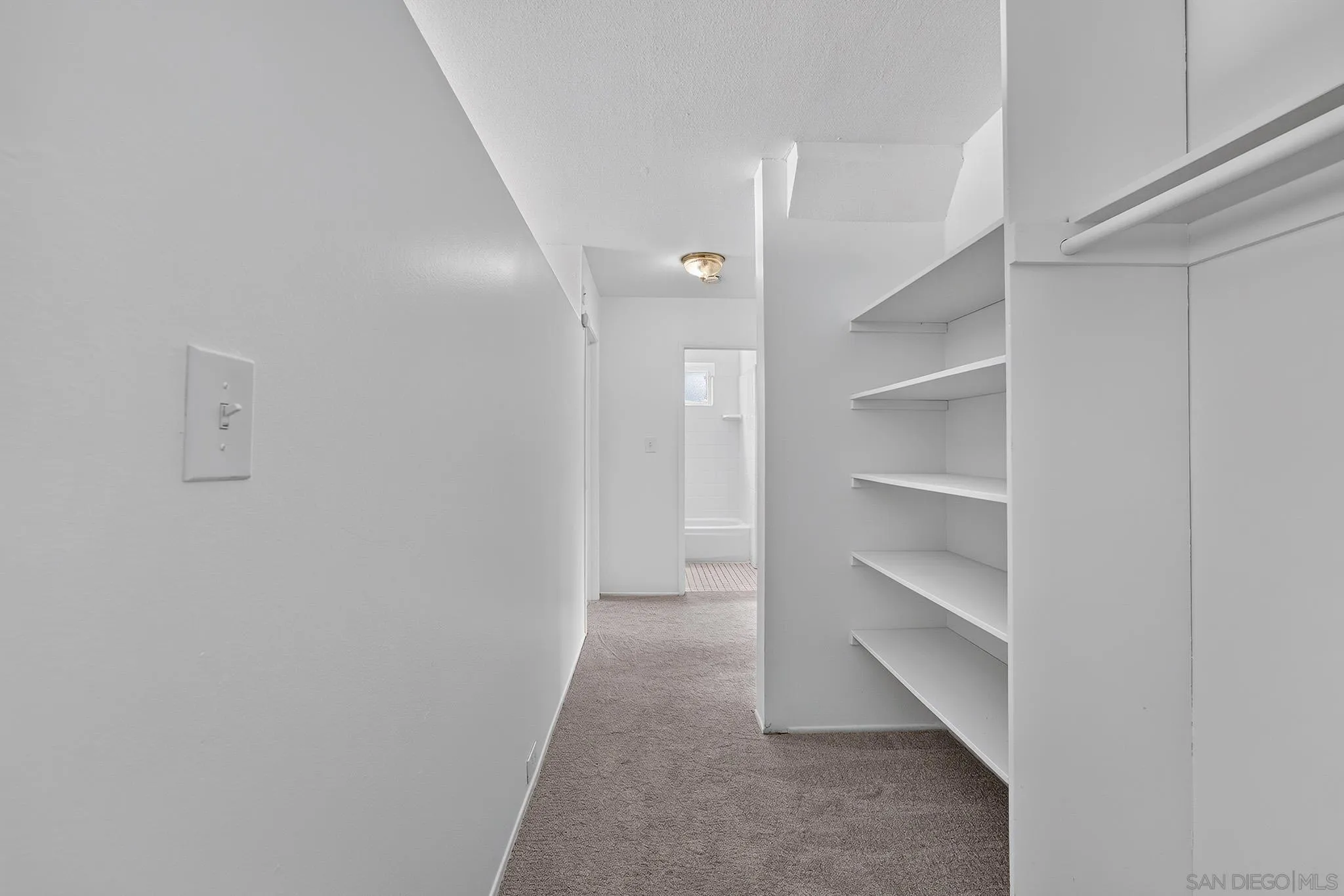 https://cdn.realtyfeed.com/cdn/127/260019553/987d3a63706aaf18a5f73b822026d8f6.webp