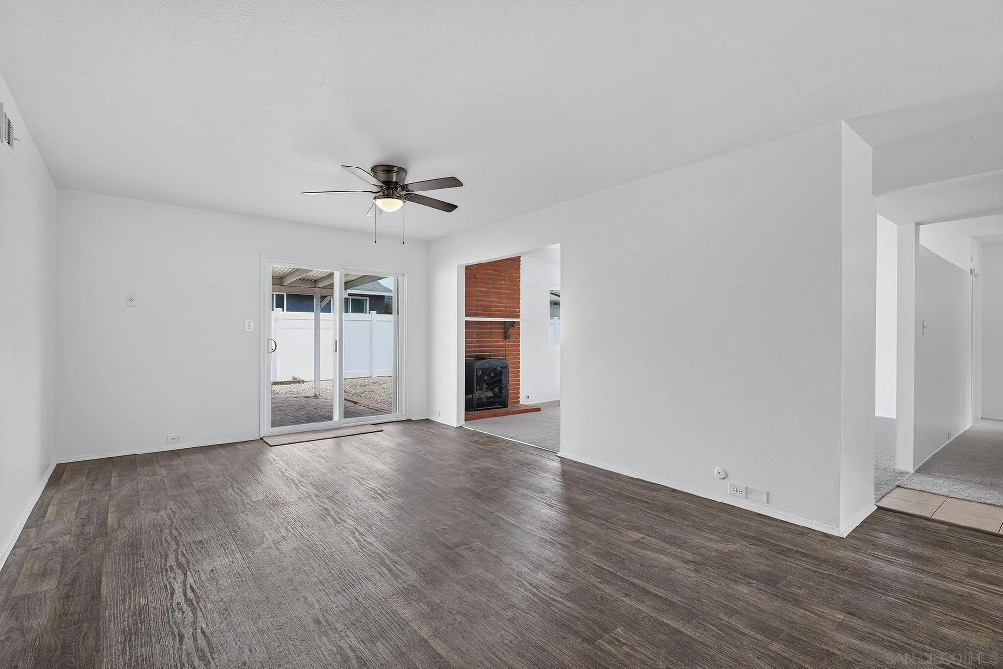https://cdn.realtyfeed.com/cdn/127/260019553/c7eedcb9ecd752597635b5aa3738124f.webp