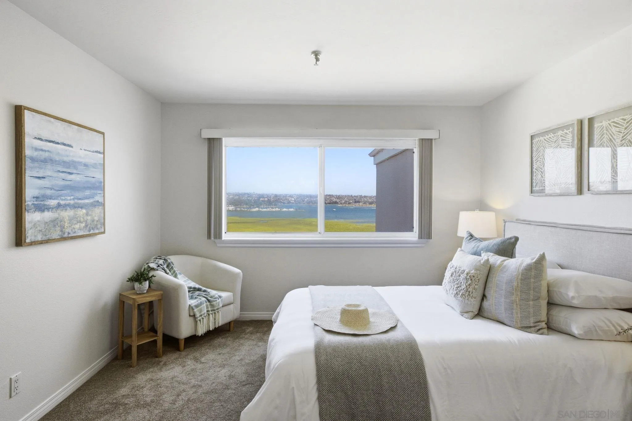 https://cdn.realtyfeed.com/cdn/127/260019555/21cb4ac7acdf7614b8d6332b903b4f8b.webp