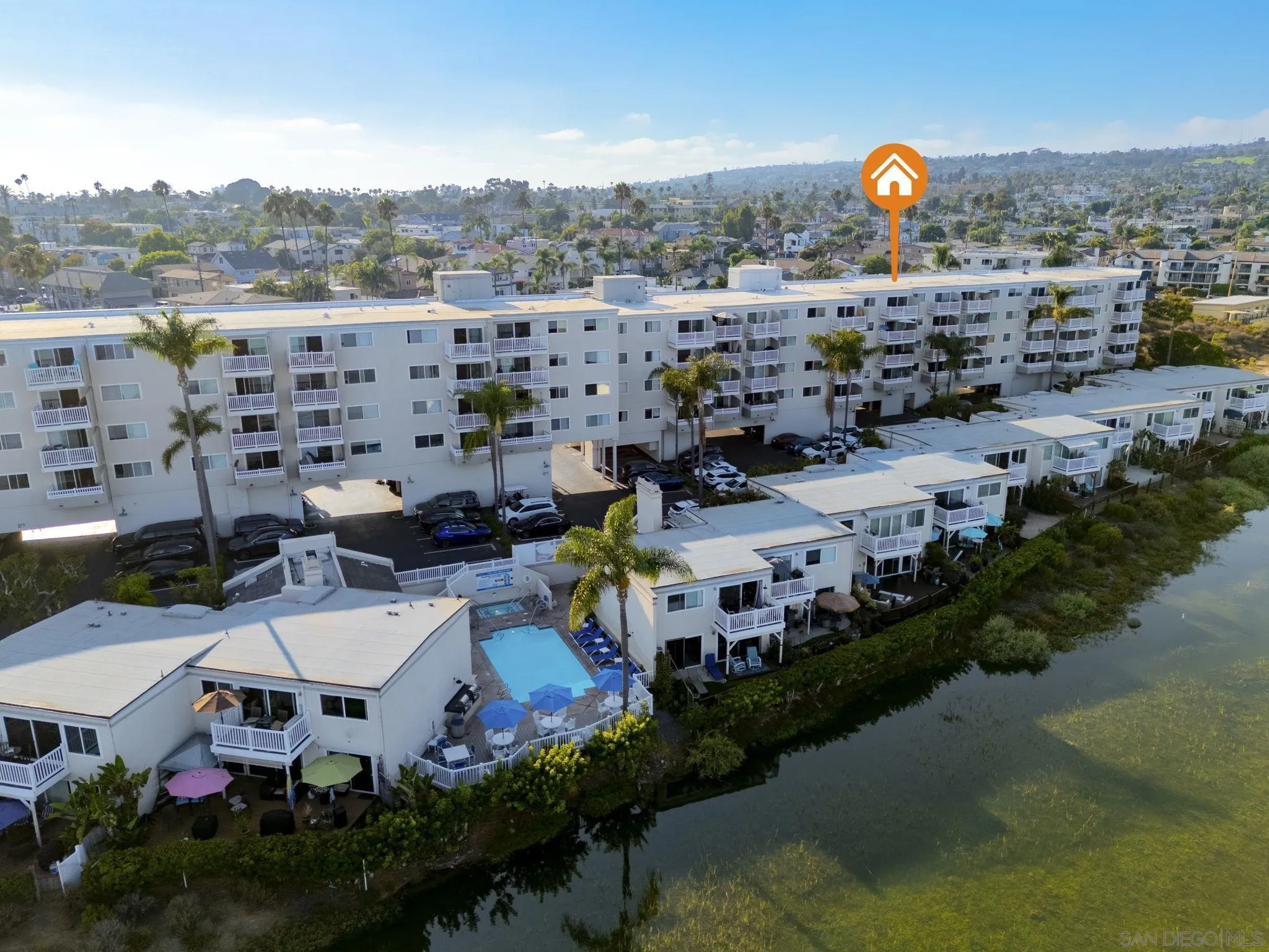 https://cdn.realtyfeed.com/cdn/127/260019555/abbb78cc2650fd9bae46b3497bdfc4d1.webp