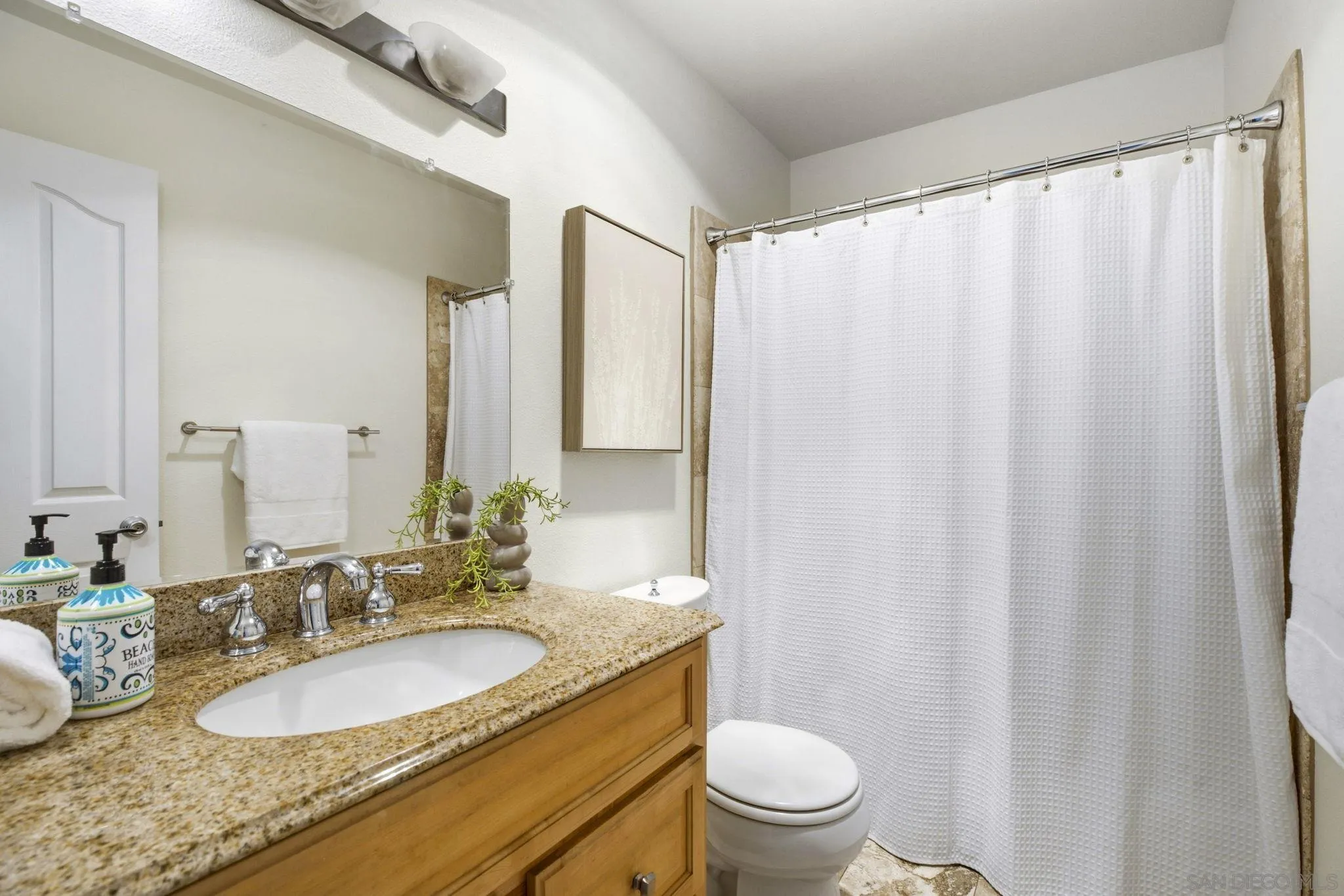 https://cdn.realtyfeed.com/cdn/127/260019555/cca027f9d2d27b4334b81003615f4411.webp