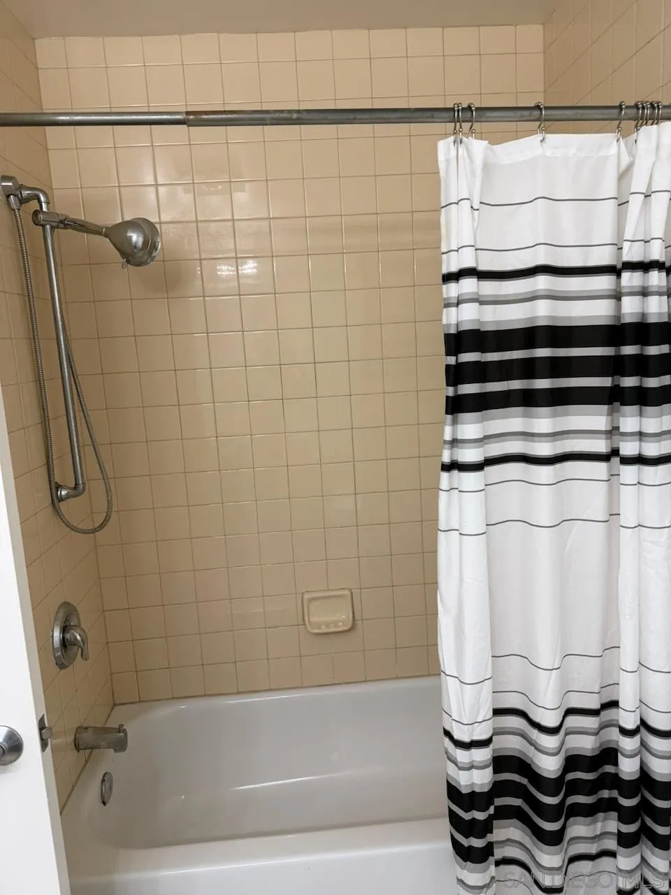 Photo #11: 260019556 Listing: Photo #11