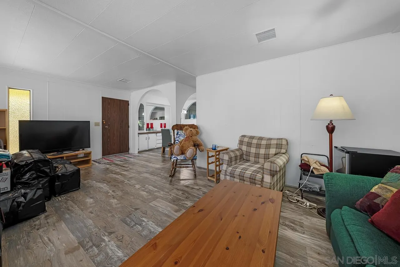https://cdn.realtyfeed.com/cdn/127/260019558/1fee601417feb773a9af8ba809324b1c.webp