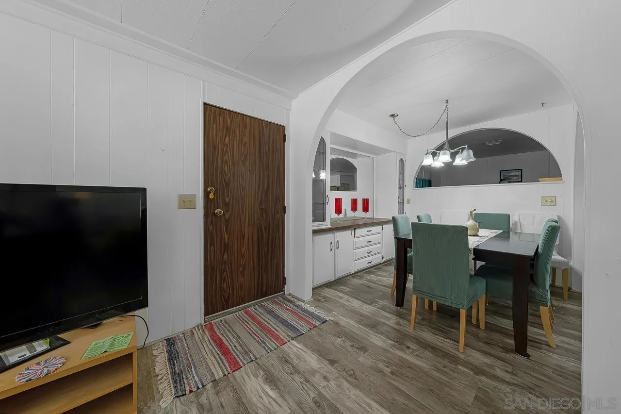 https://cdn.realtyfeed.com/cdn/127/260019558/fdb6fd09cb418055ad112403620fd128.webp