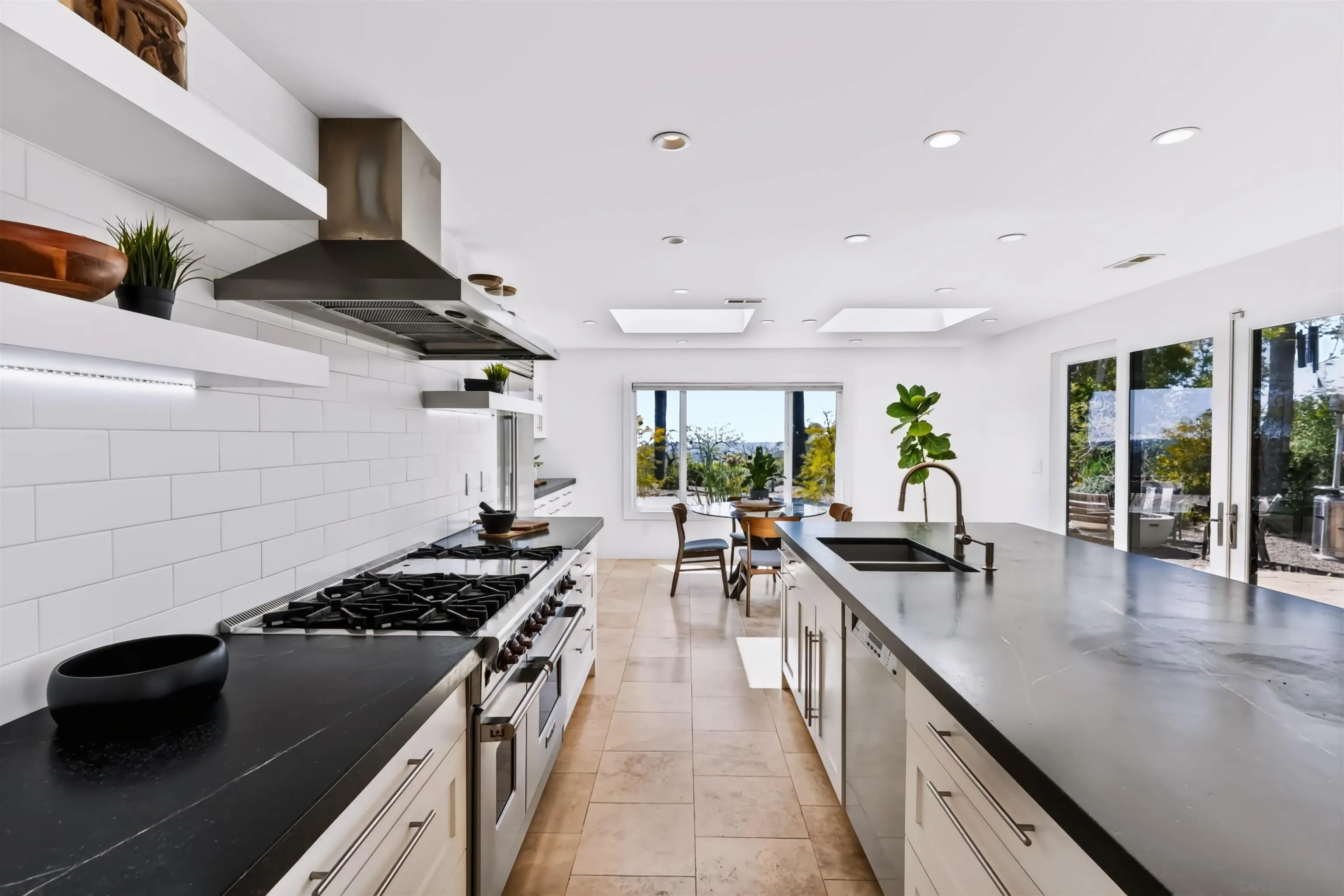 https://cdn.realtyfeed.com/cdn/127/260019559/1ebd99d8e72935ced18ab7220bbdb137.webp