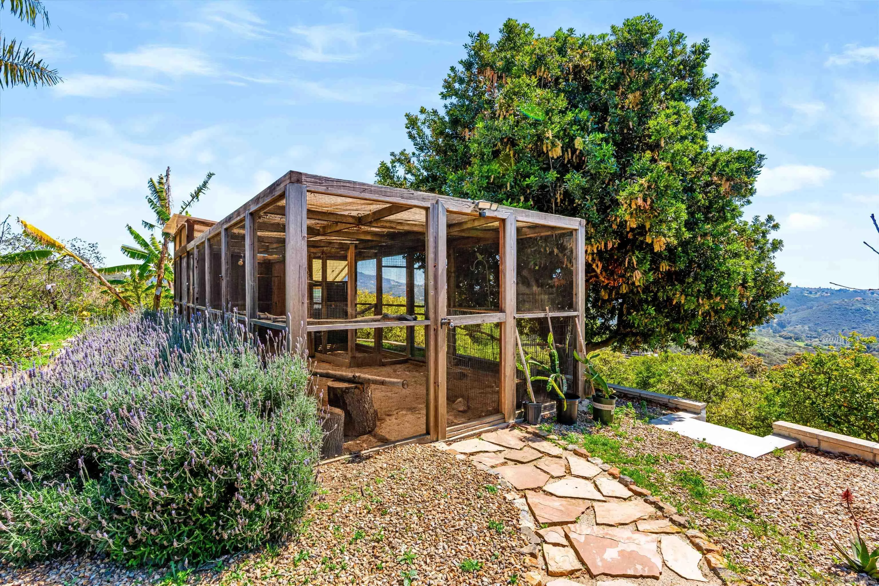 https://cdn.realtyfeed.com/cdn/127/260019559/26a5041509f6556fec3ccb1c99e5058f.webp