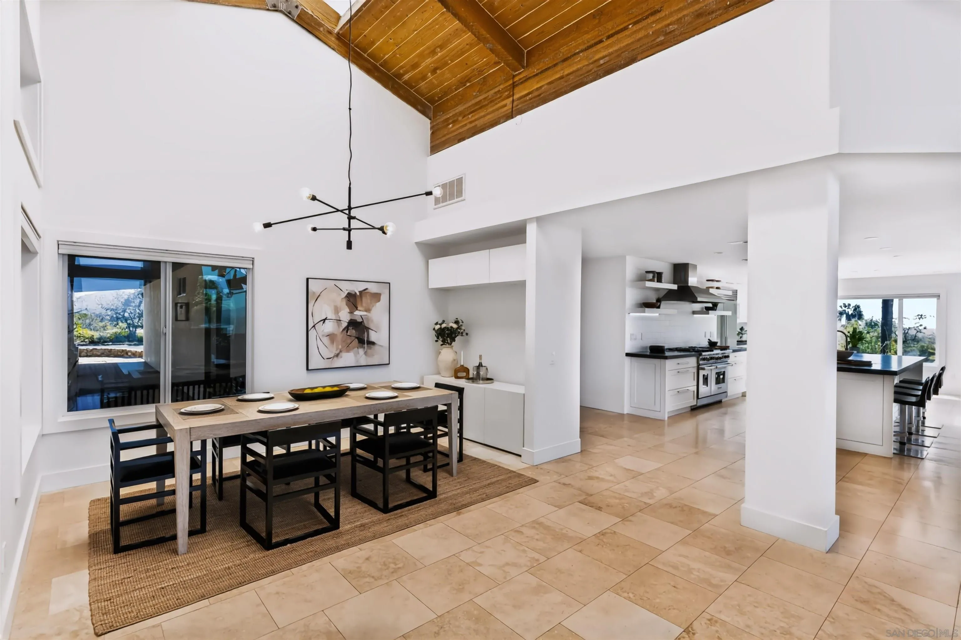 https://cdn.realtyfeed.com/cdn/127/260019559/38db2d81bbce94139e5aee19f567c049.webp