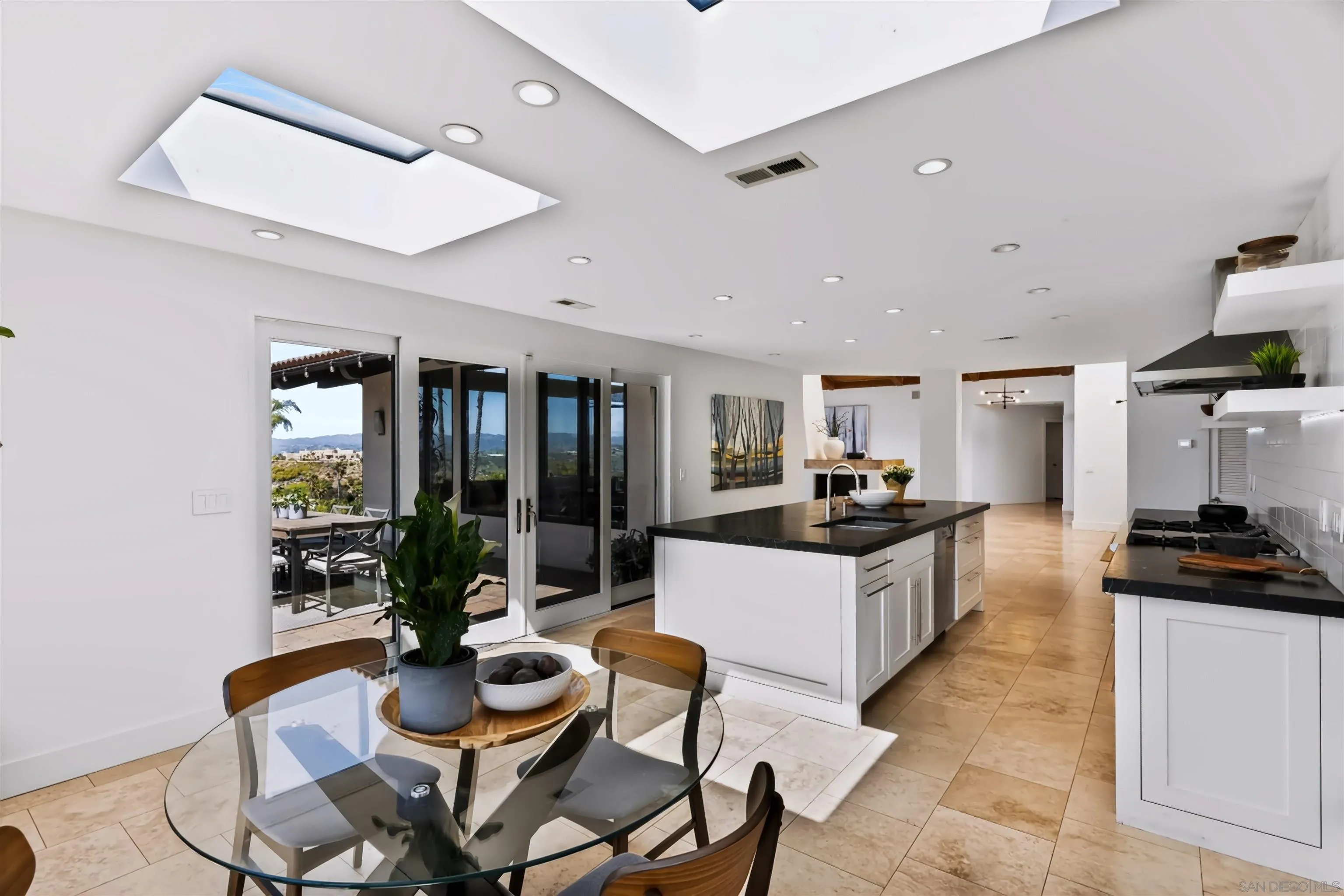 https://cdn.realtyfeed.com/cdn/127/260019559/3b790565f32c4bb6533387b0ecd13c56.webp