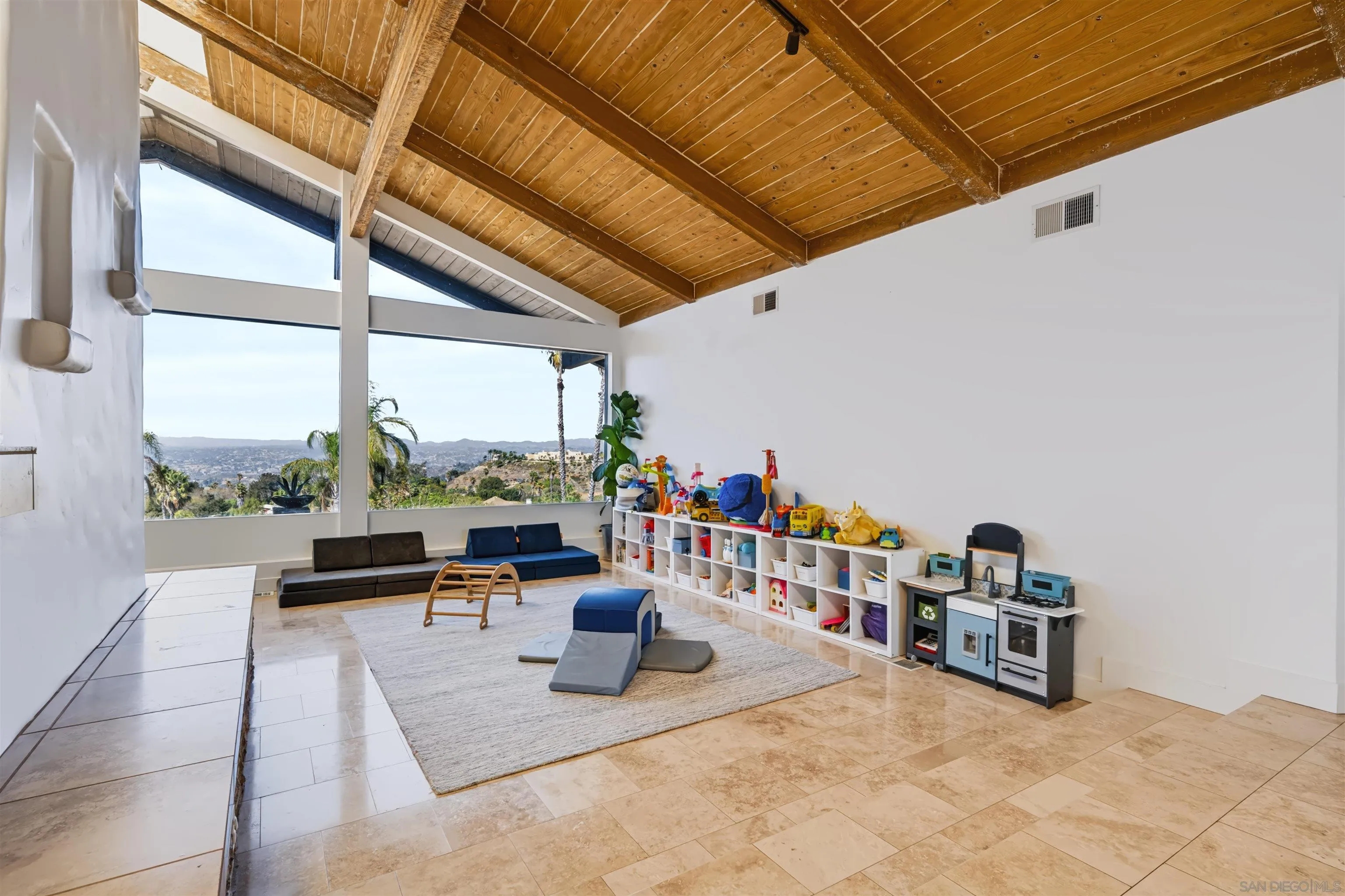 https://cdn.realtyfeed.com/cdn/127/260019559/8c301ba3b9829a9a4d8c27295a676af2.webp
