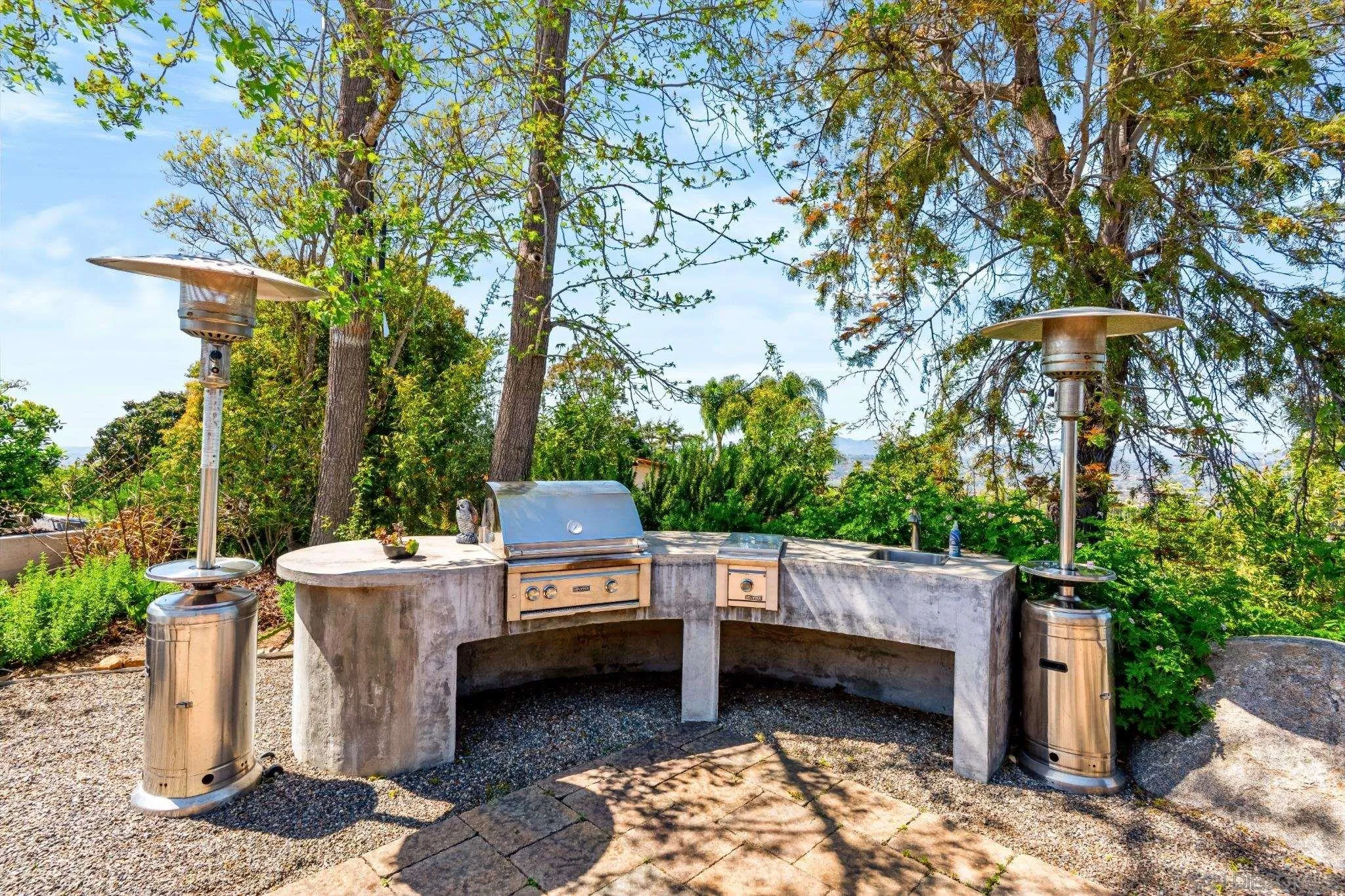 https://cdn.realtyfeed.com/cdn/127/260019559/b07e36a5db7462b69cffdbb32fee6c2c.webp