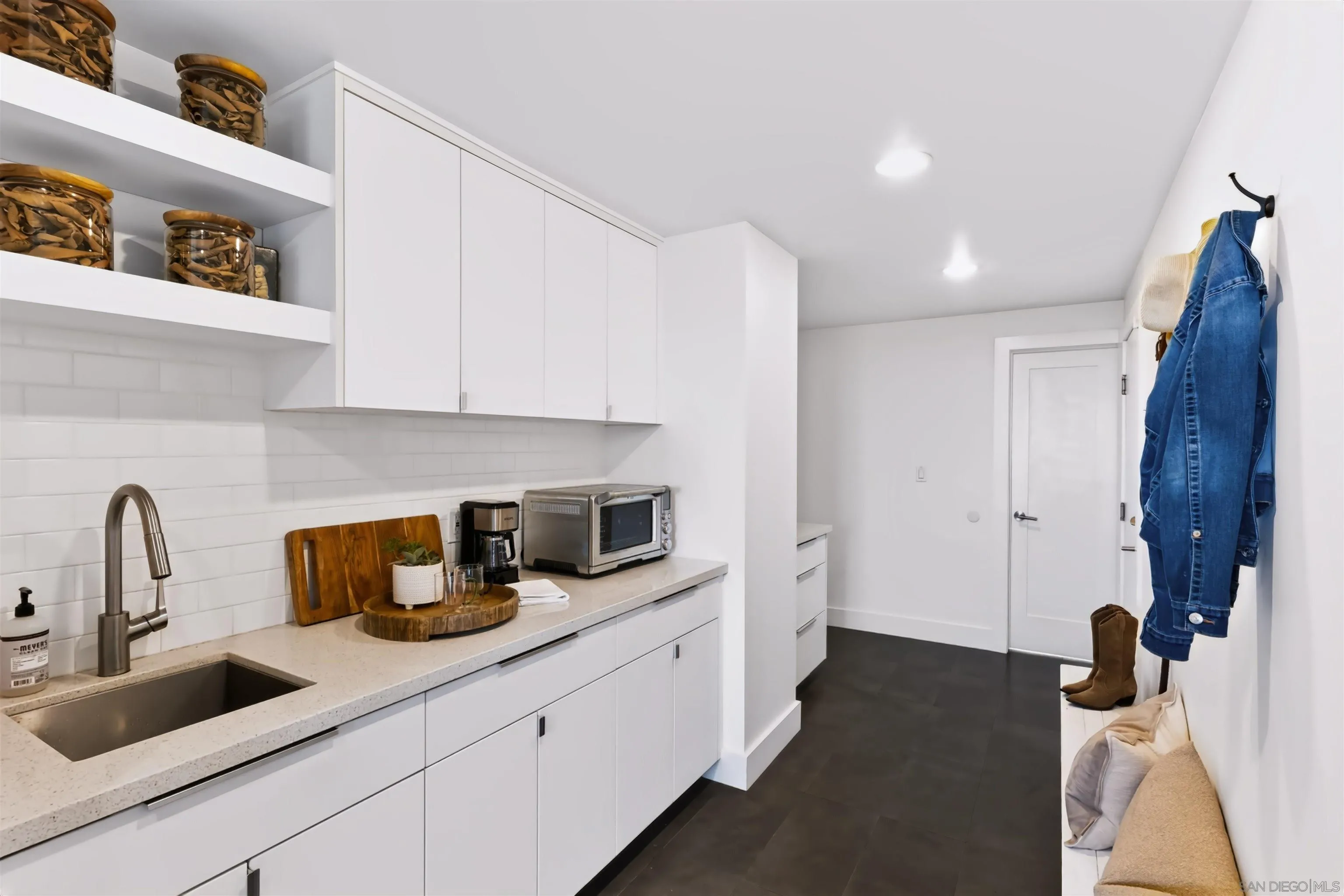 https://cdn.realtyfeed.com/cdn/127/260019559/b9bd8d736259705a1daa38dda7502150.webp