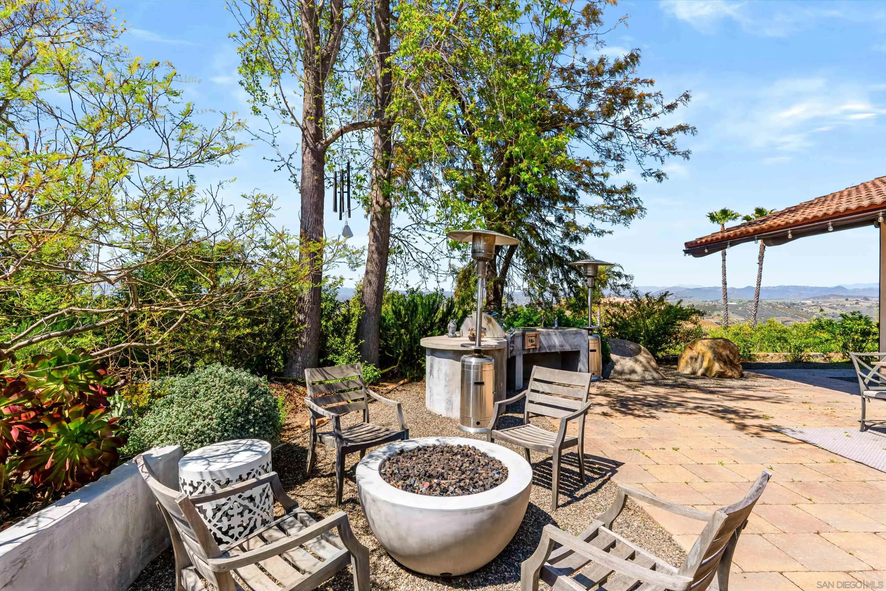 https://cdn.realtyfeed.com/cdn/127/260019559/c8ba7f2c6c5220476c262254d1f8016f.webp