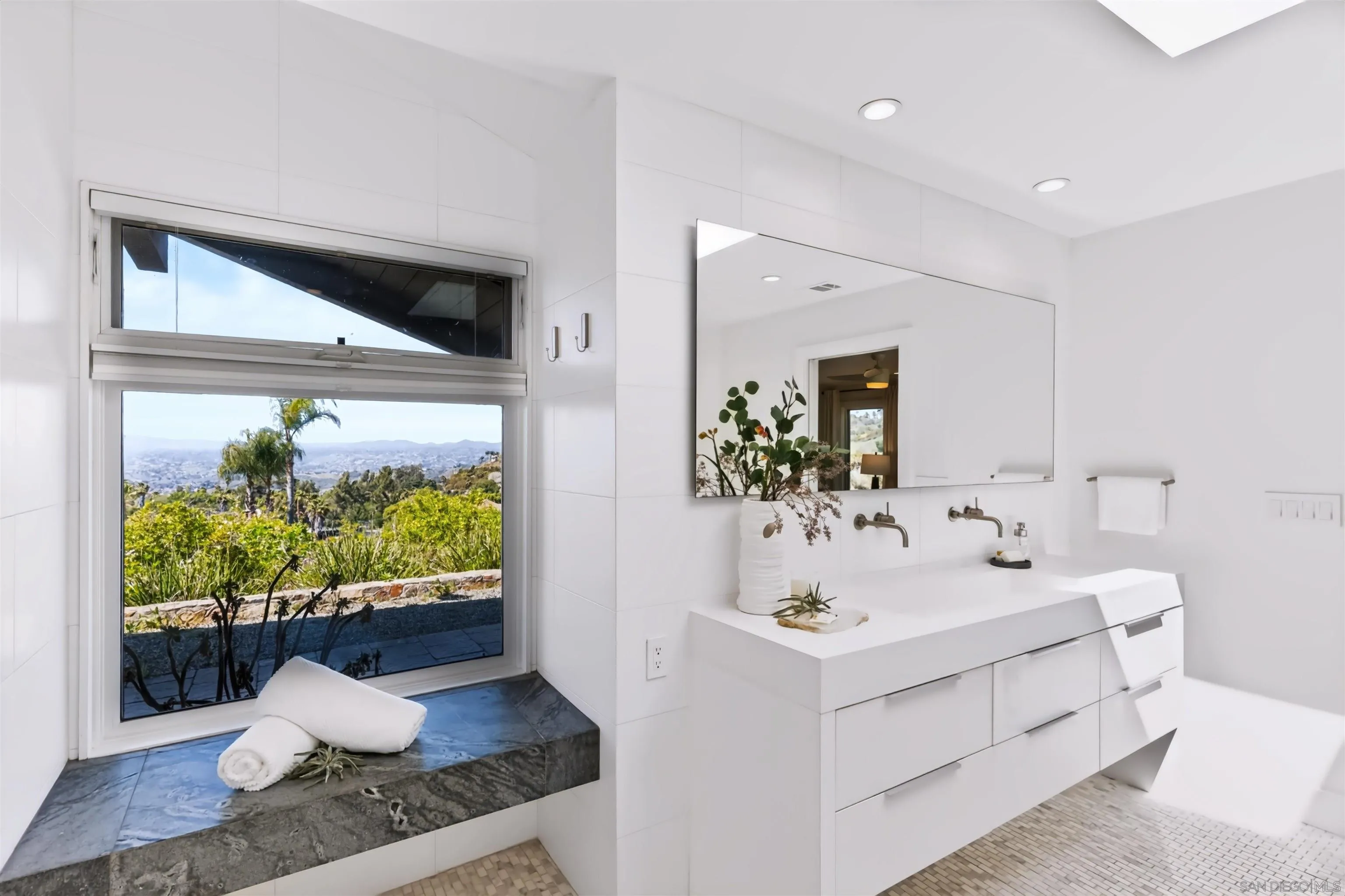 https://cdn.realtyfeed.com/cdn/127/260019559/cdaaefad23ed4ea852ad110b01024c1c.webp