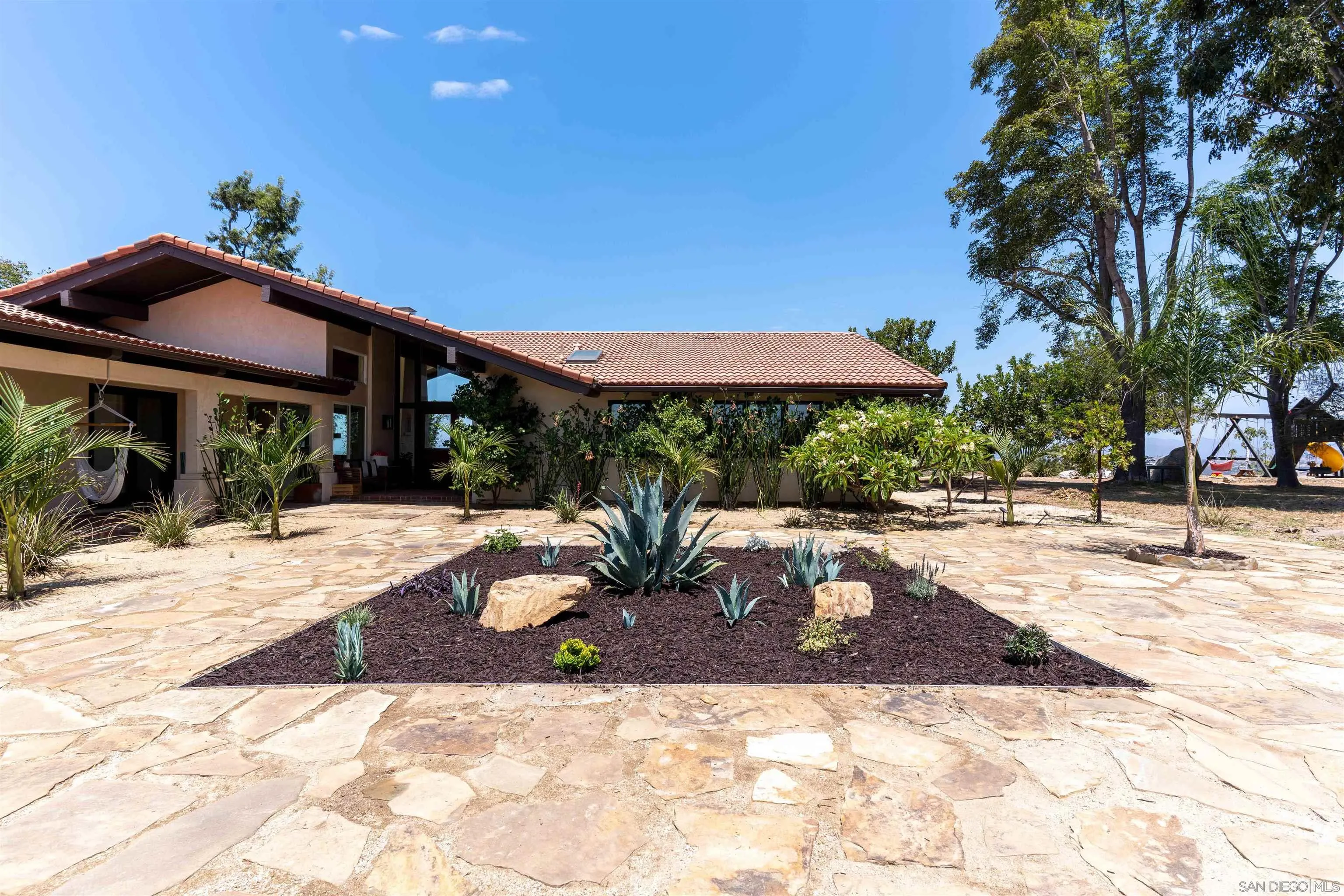 https://cdn.realtyfeed.com/cdn/127/260019559/d08f7f8e799f1d434a6b1c6f23b7f23b.webp