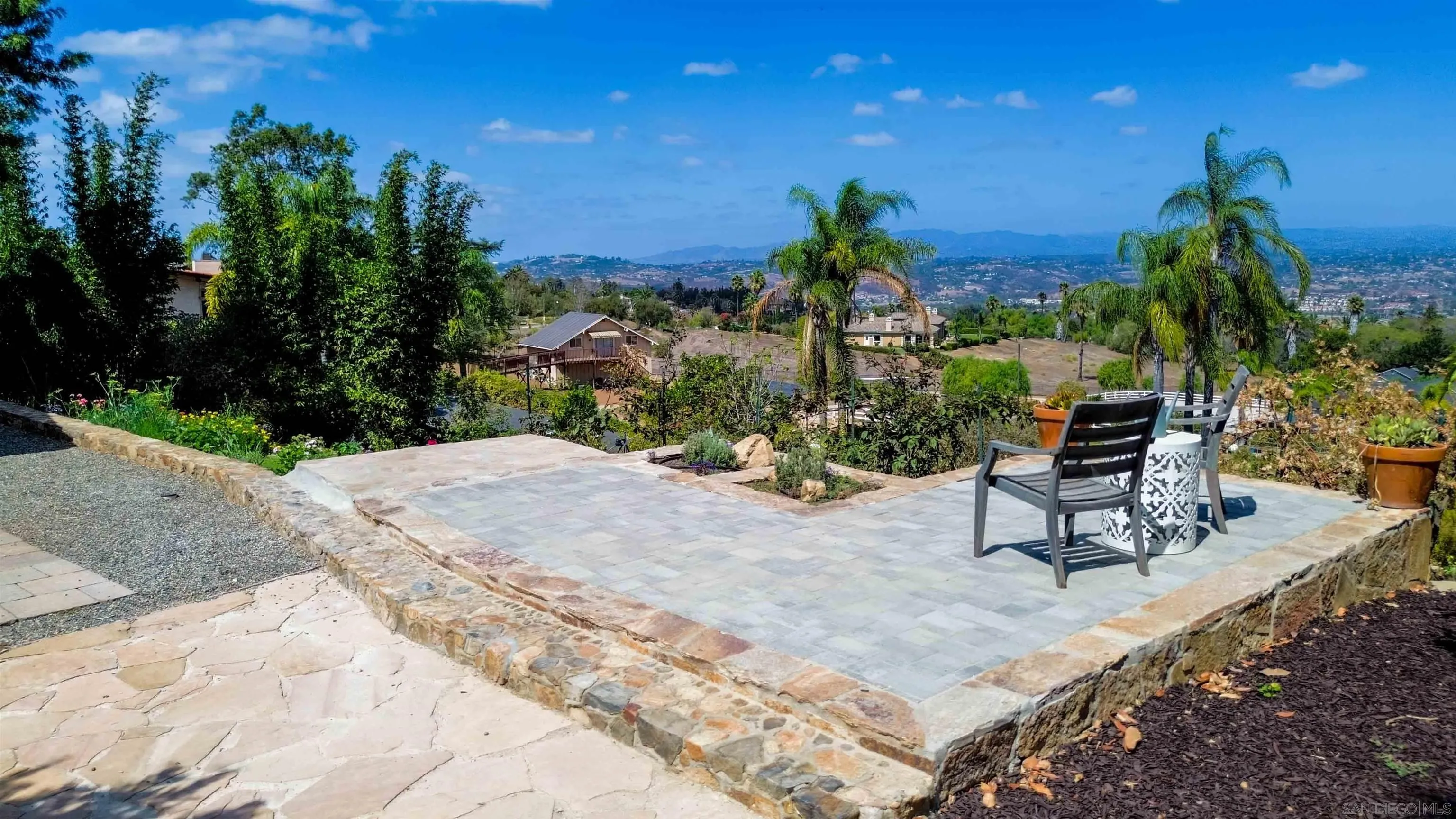 https://cdn.realtyfeed.com/cdn/127/260019559/ec8a03e192ca144cc23a2fe028bf24db.webp
