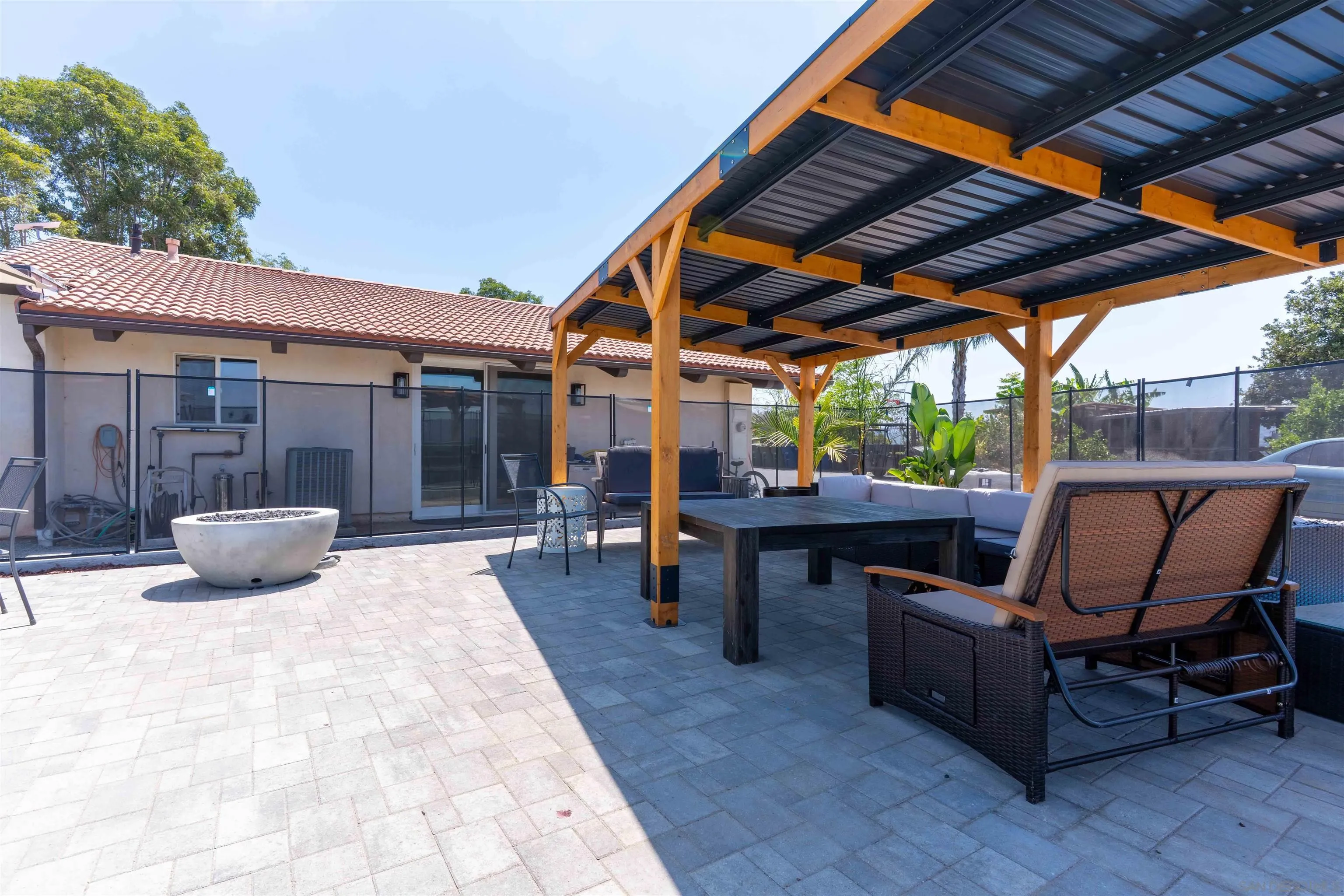 https://cdn.realtyfeed.com/cdn/127/260019559/f573019ac8b4862257f2c438724b13c4.webp