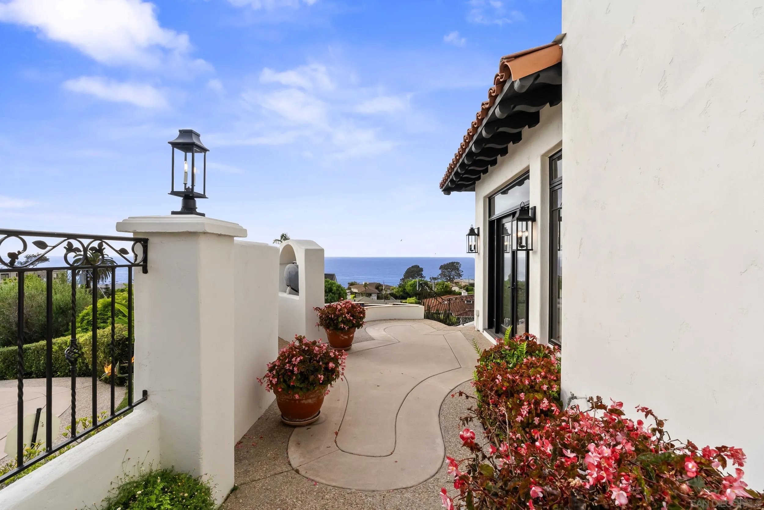https://cdn.realtyfeed.com/cdn/127/260019560/14f7147d6d4559133423a501794fece0.webp