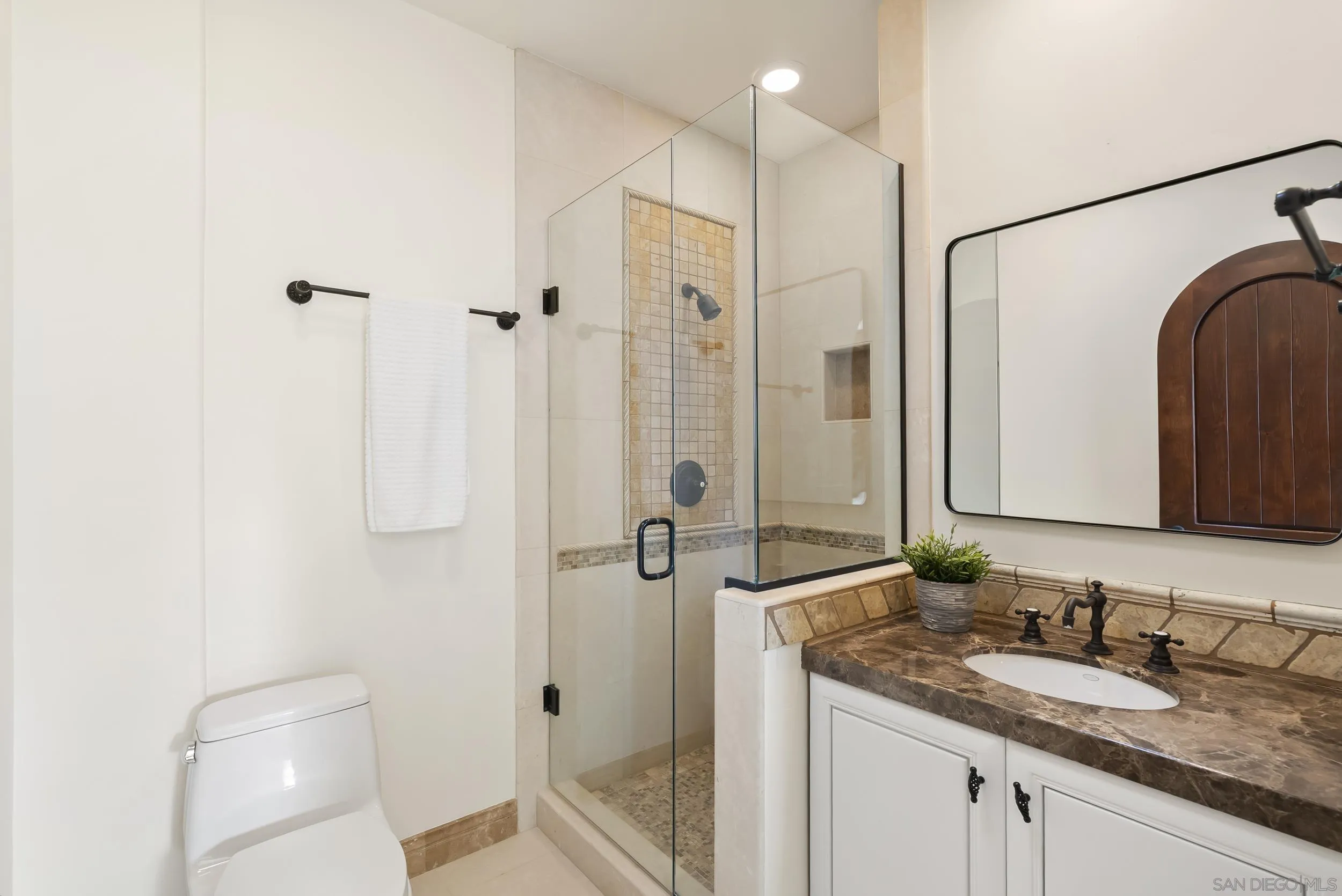https://cdn.realtyfeed.com/cdn/127/260019560/550a7518f14aa67338a39847e0fcaea1.webp